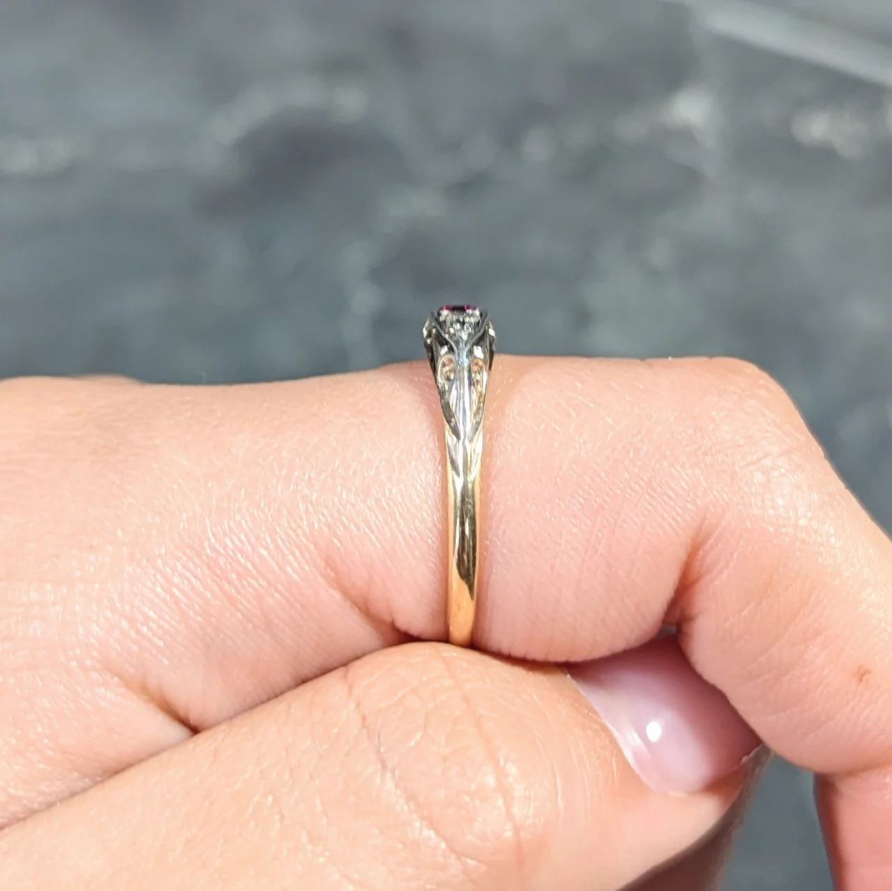 Edwardian Ruby Old European Cut Diamond Platinum-Topped 18 Karat Yellow Gold Scroll Antique Five Stone Band Ring - Image 12