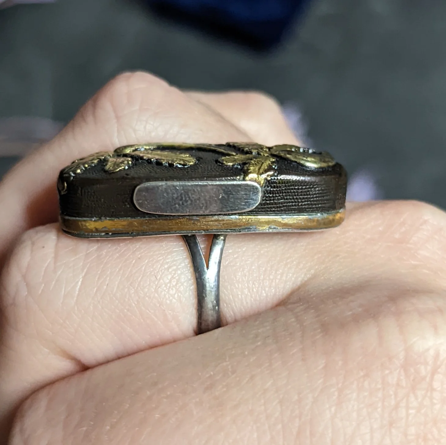 1860's Victorian Shakudo Silver 10 Karat Mixed Metal Ginseng Root Ring - Image 11