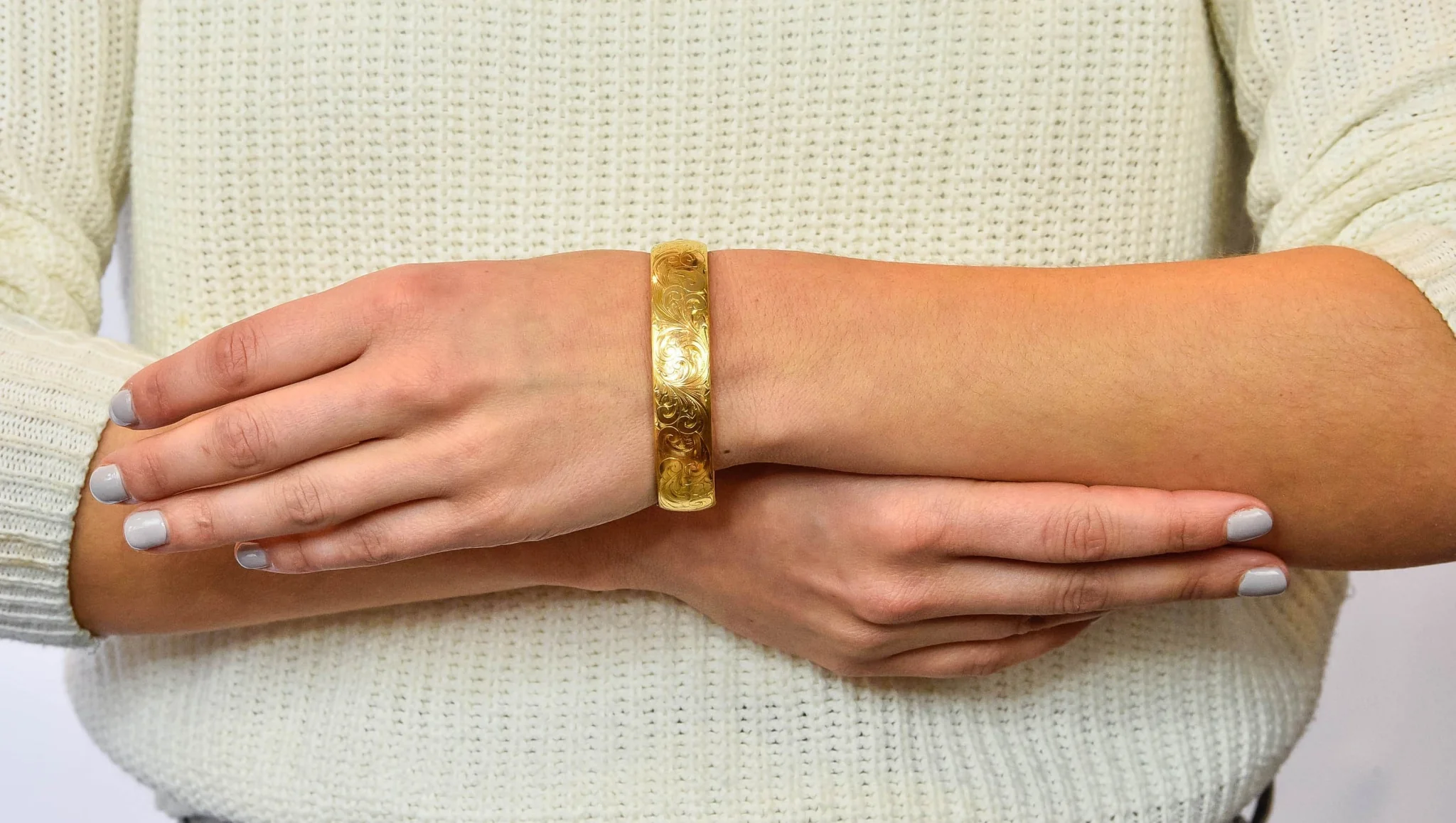 1900 Victorian 14 Karat Yellow Gold Floral Foliate Bangle Bracelet - Image 6