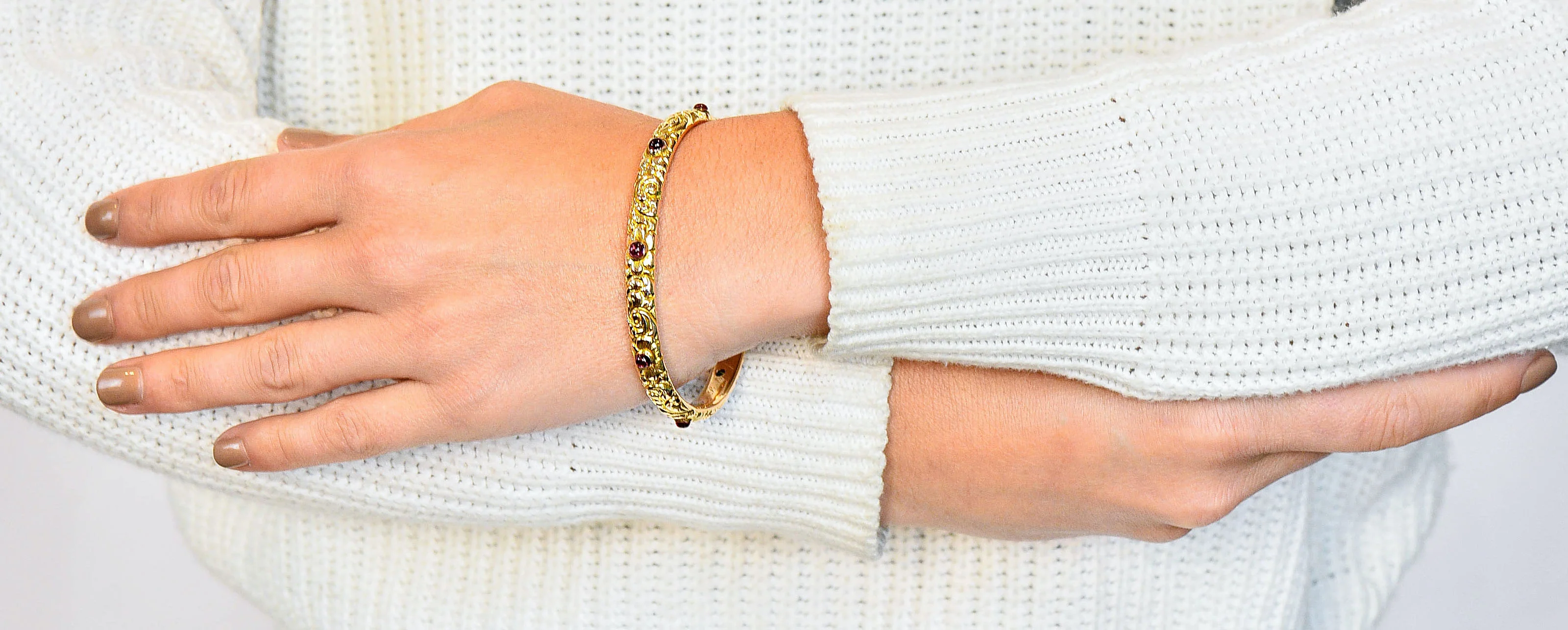 1900's Victorian Garnet Cabochon 14 Karat Gold Floral Foliate Bangle Bracelet - Image 11