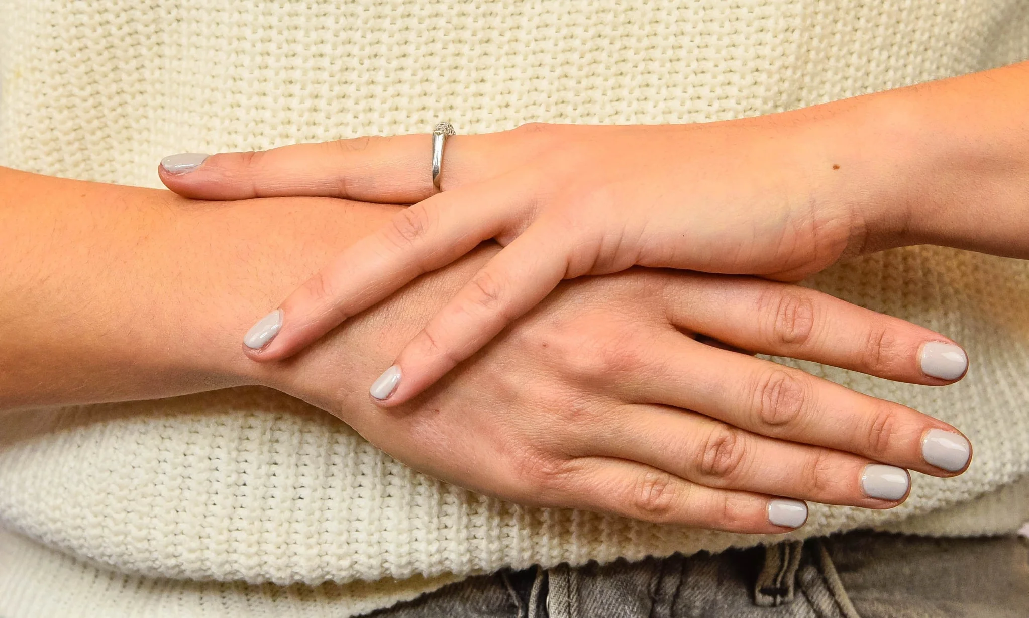 1940 Retro Round Brilliant Diamond Platinum Fishtail Band Stacking Ring - Image 10