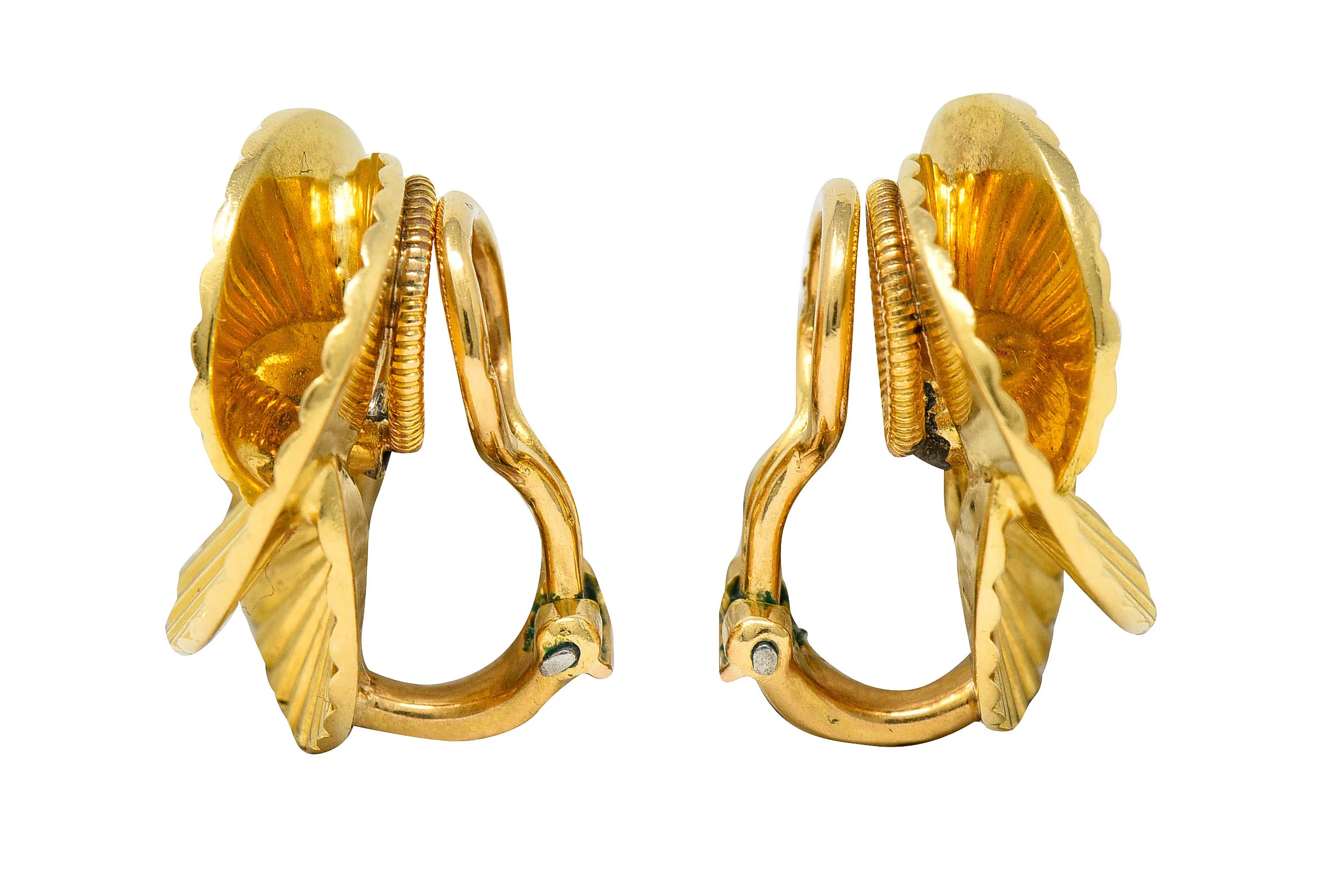 1940's Cartier Paris Ruby 18 Karat Gold Ridged Trefoil Ear-Clip Earrings - Image 2