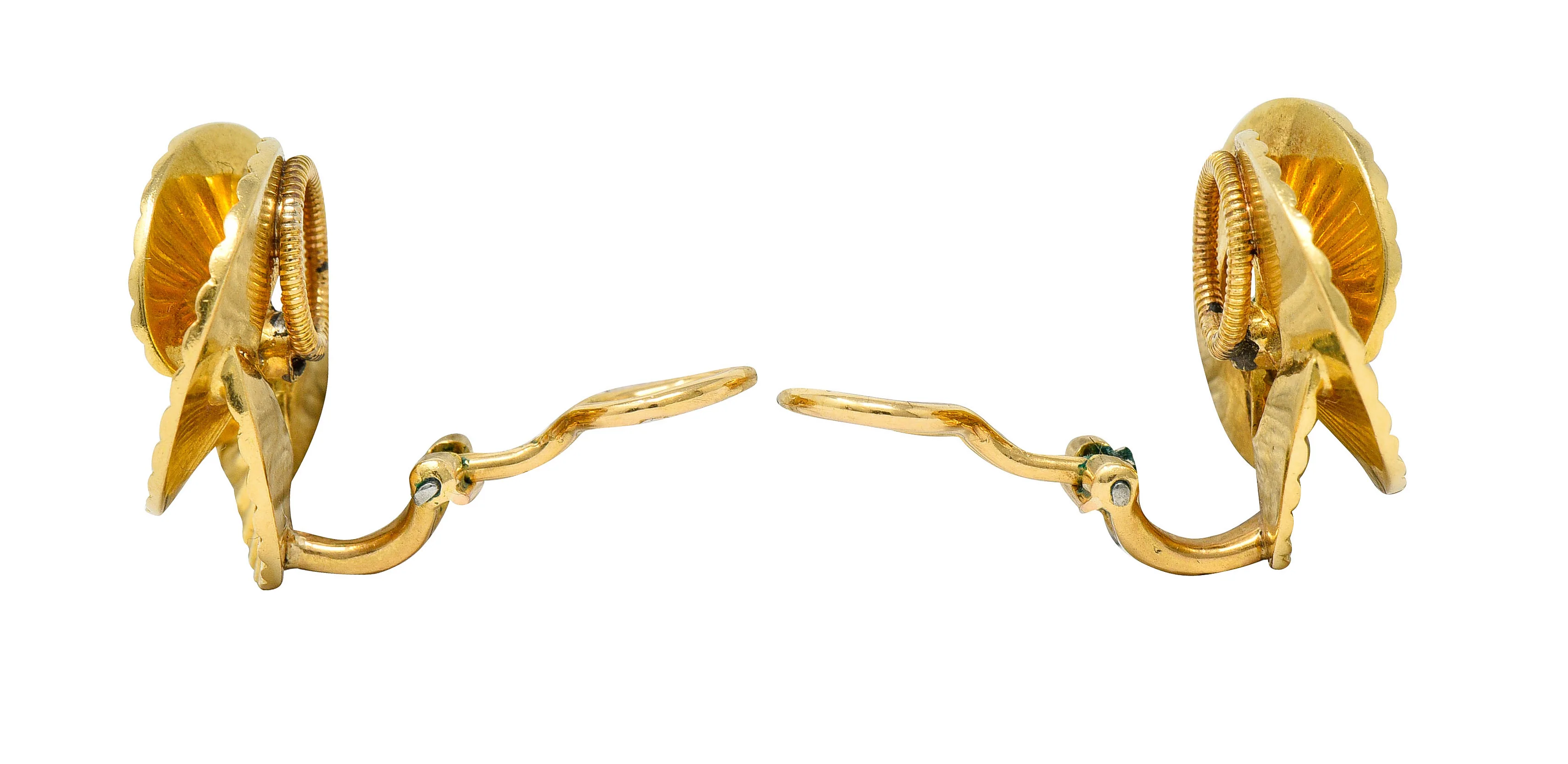 1940's Cartier Paris Ruby 18 Karat Gold Ridged Trefoil Ear-Clip Earrings - Image 4