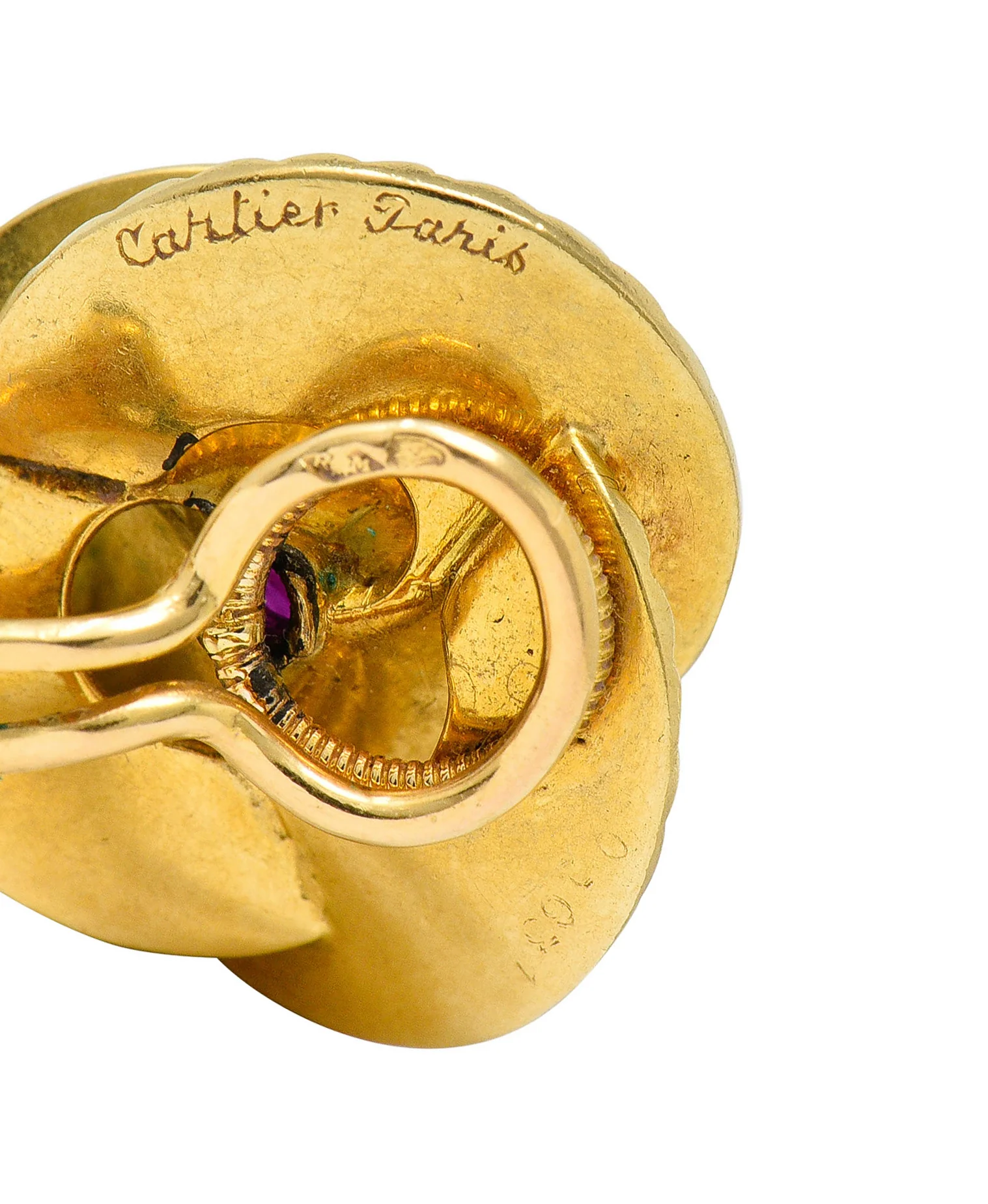 1940's Cartier Paris Ruby 18 Karat Gold Ridged Trefoil Ear-Clip Earrings - Image 5