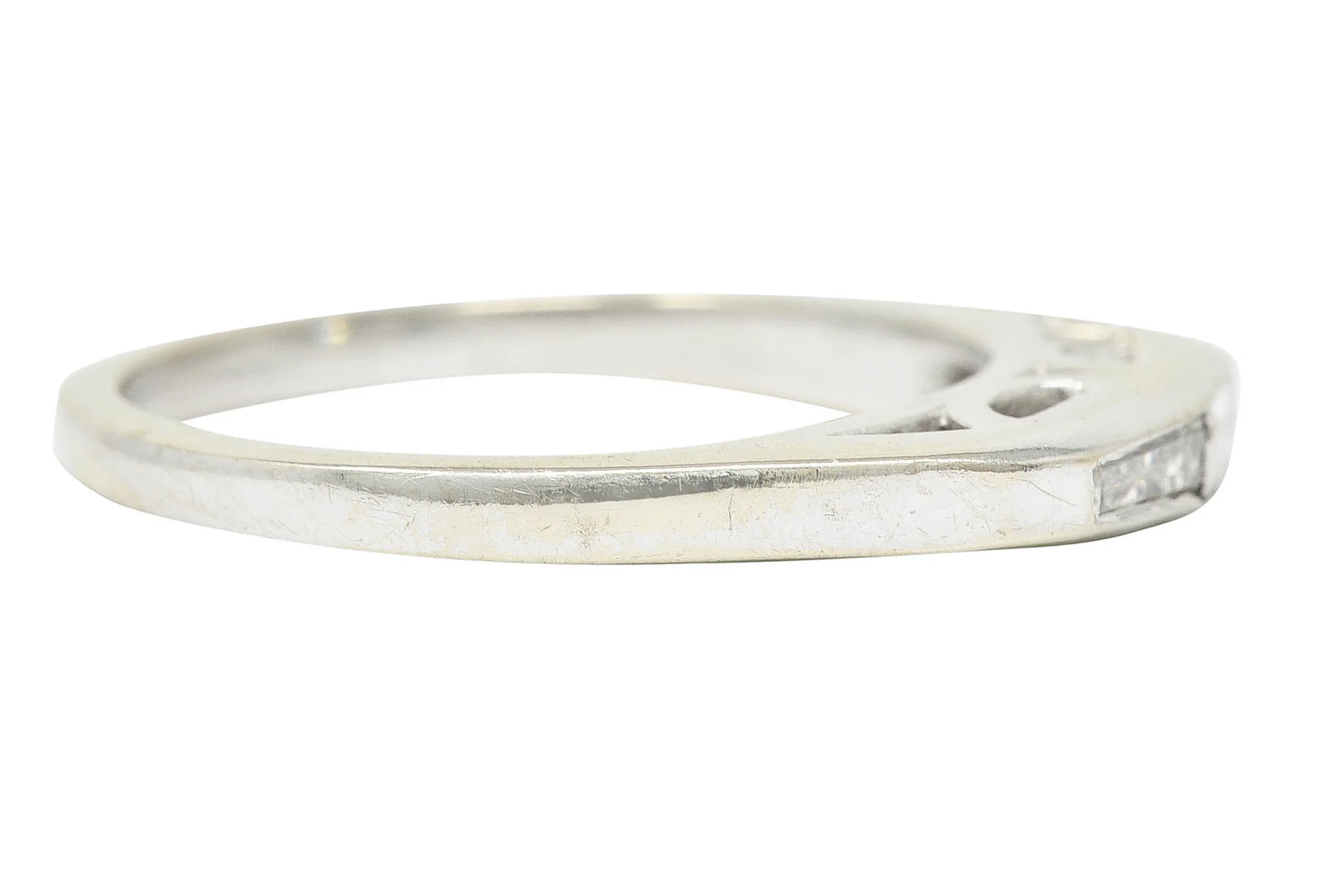 1940's Retro 0.25 CTW Diamond 14 Karat White Gold Band Ring - Image 3
