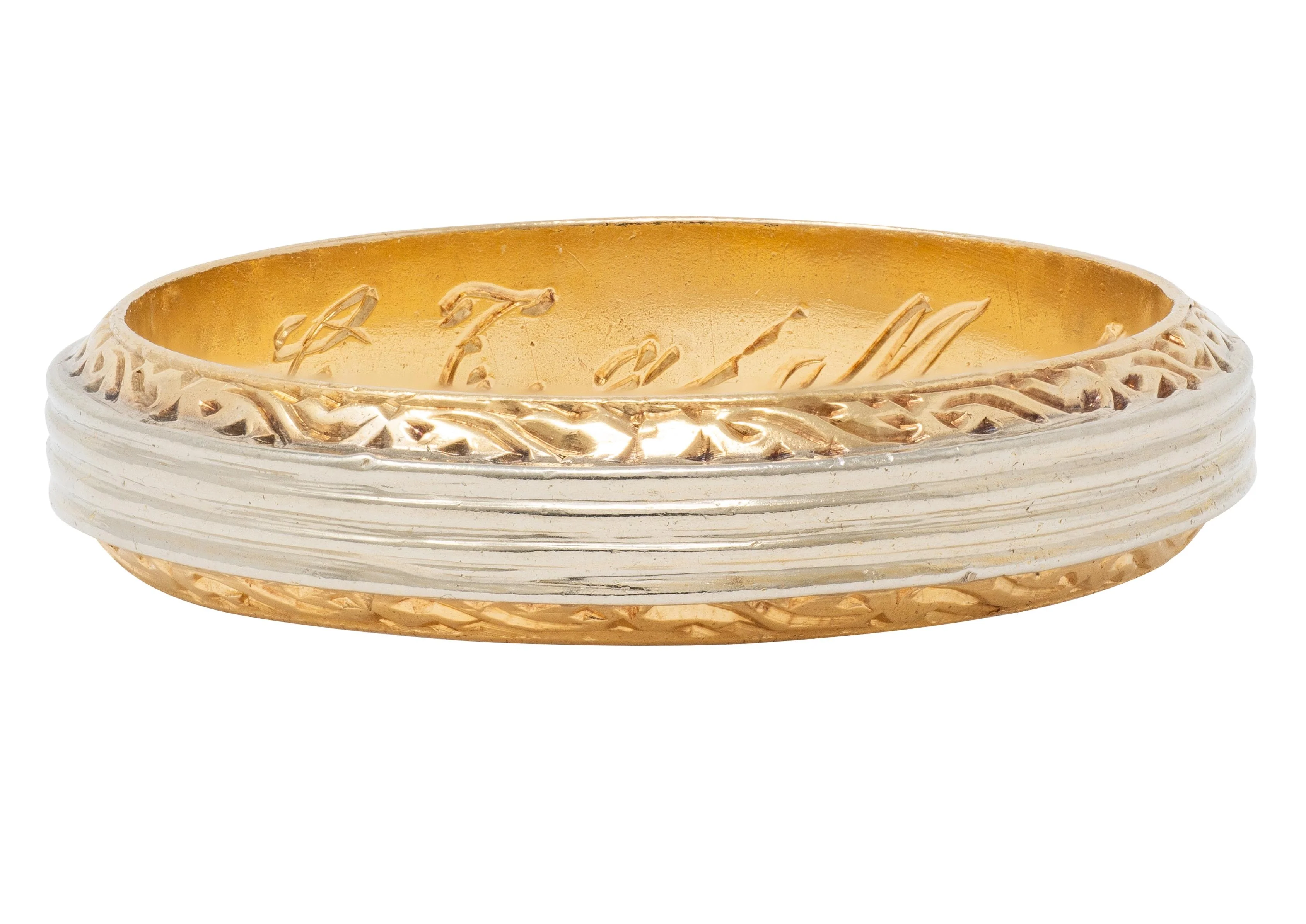 1944 18 Karat Two-Tone Gold Vintage Scrolling Wedding Band Ring - Image 4