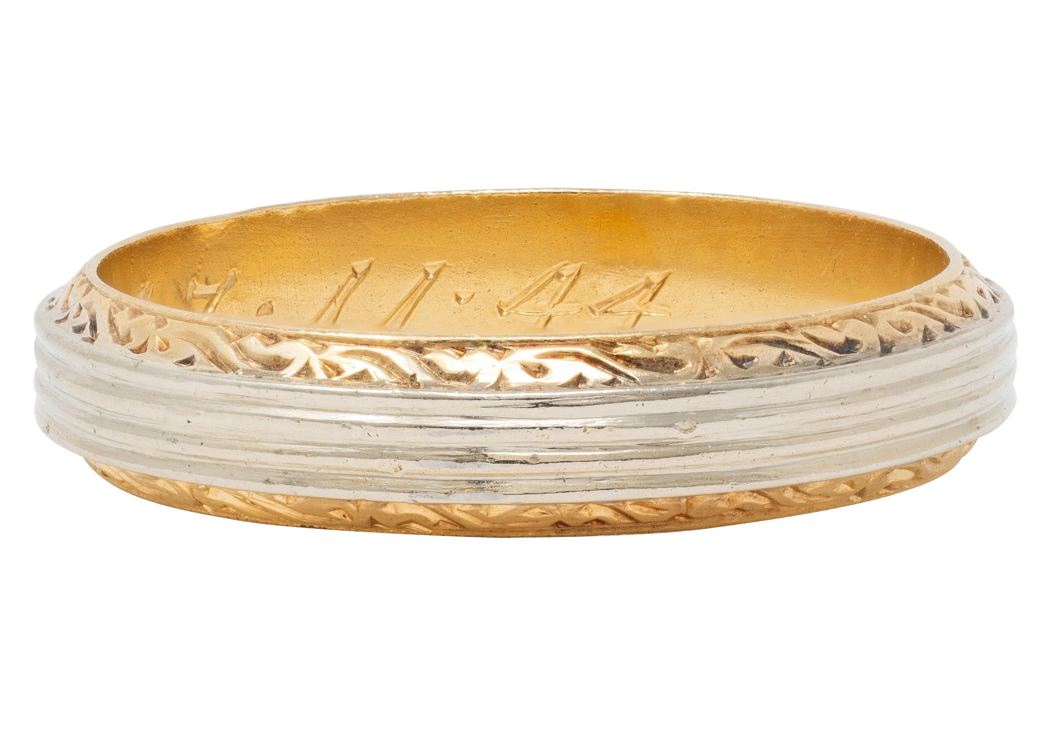 1944 18 Karat Two-Tone Gold Vintage Scrolling Wedding Band Ring - Image 8