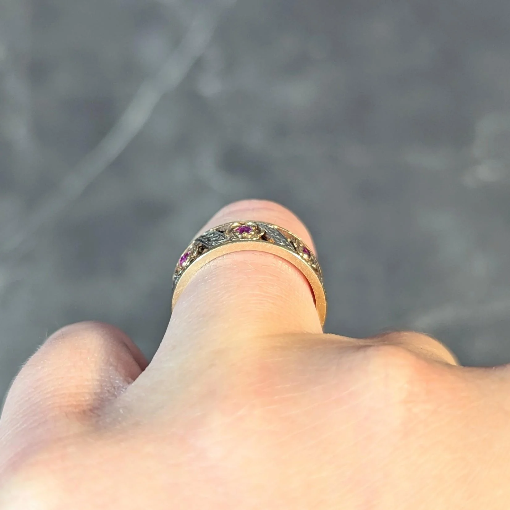 1950's 0.52 CTW Ruby 14 Karat Two-Tone Gold Vintage Floral Band Ring - Image 10