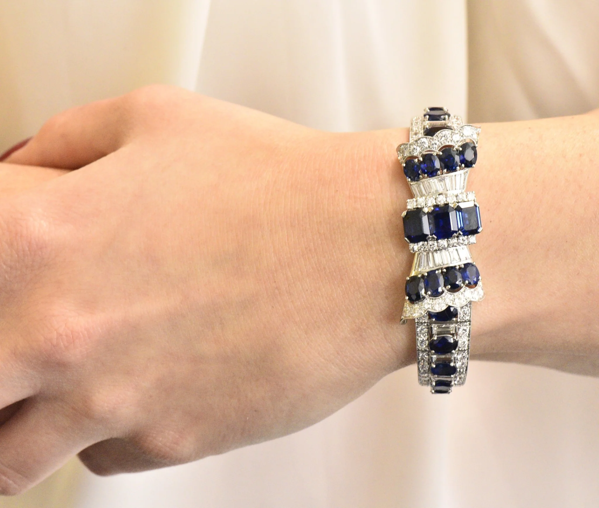 1950's Mid-Century 27.50 CTW Sapphire Diamond Platinum Bow Link Bracelet - Image 9