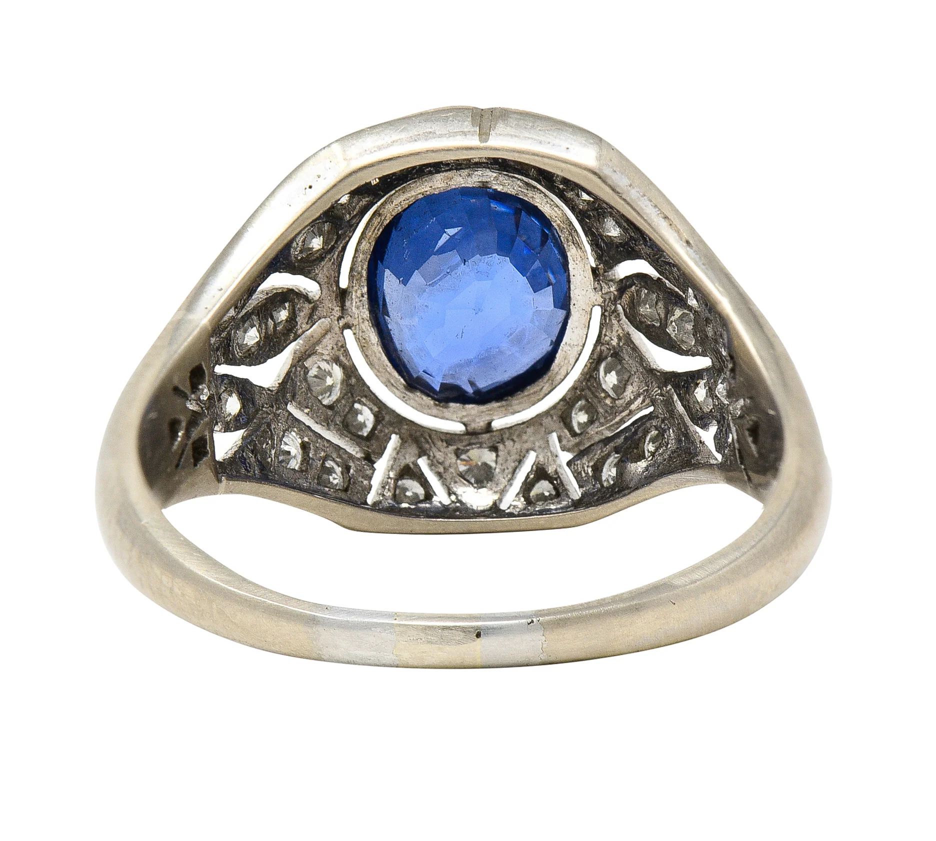 1960's Art Deco Revival 1.72 CTW Oval Cut Sapphire Diamond 14 Karat White Gold Fleur-De-Lis Vintage Bombay Dinner Ring - Image 4