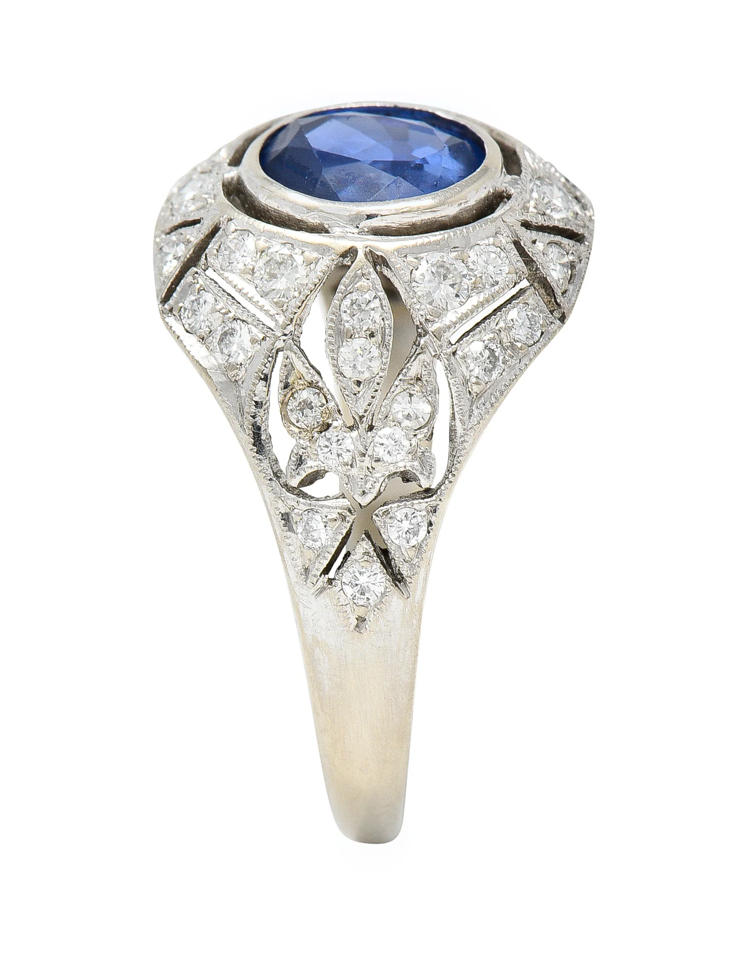 1960's Art Deco Revival 1.72 CTW Oval Cut Sapphire Diamond 14 Karat White Gold Fleur-De-Lis Vintage Bombay Dinner Ring - Image 9