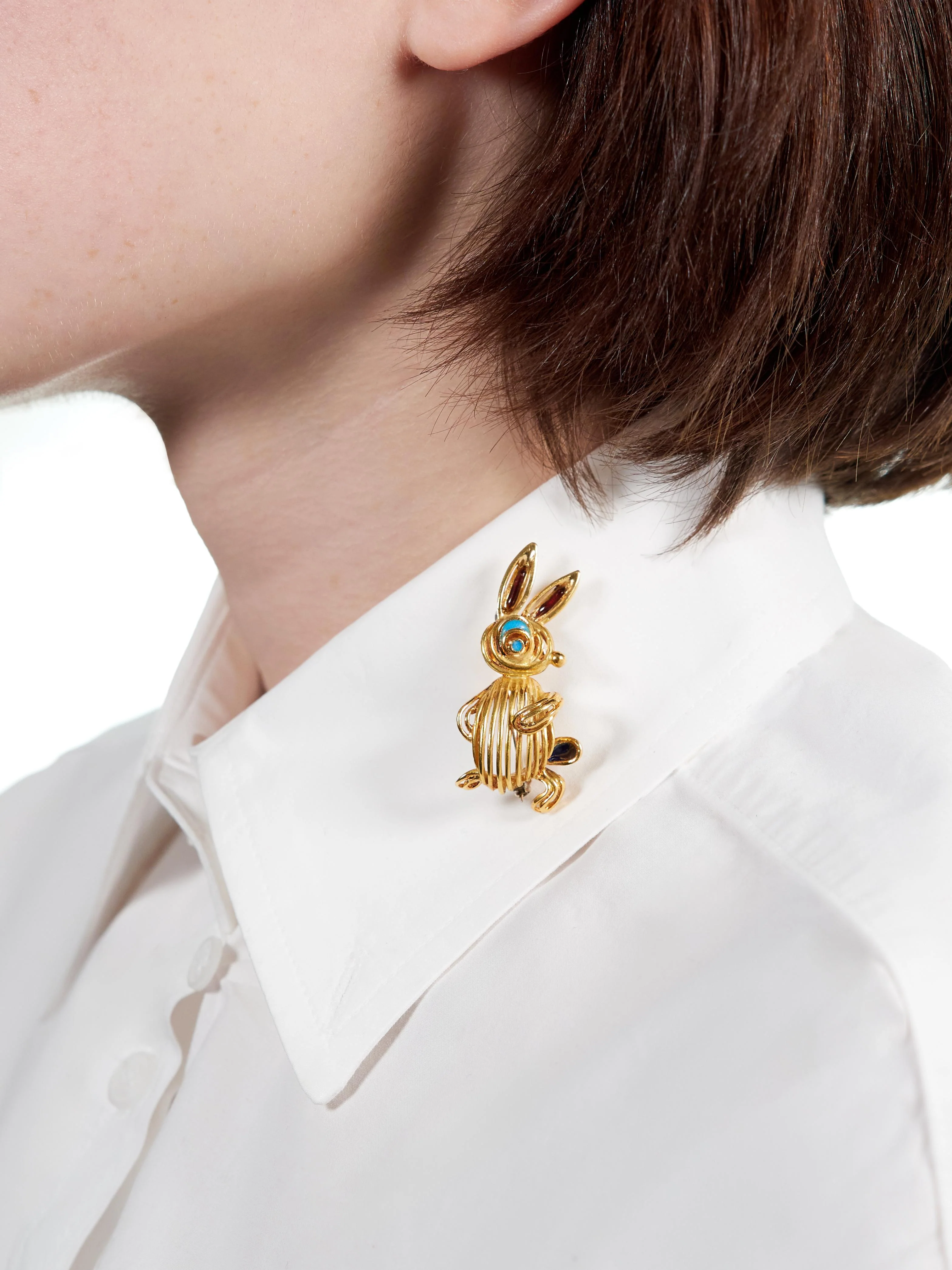 1960's Enamel 18 Karat Yellow Gold Vintage Easter Bunny Brooch - Image 2