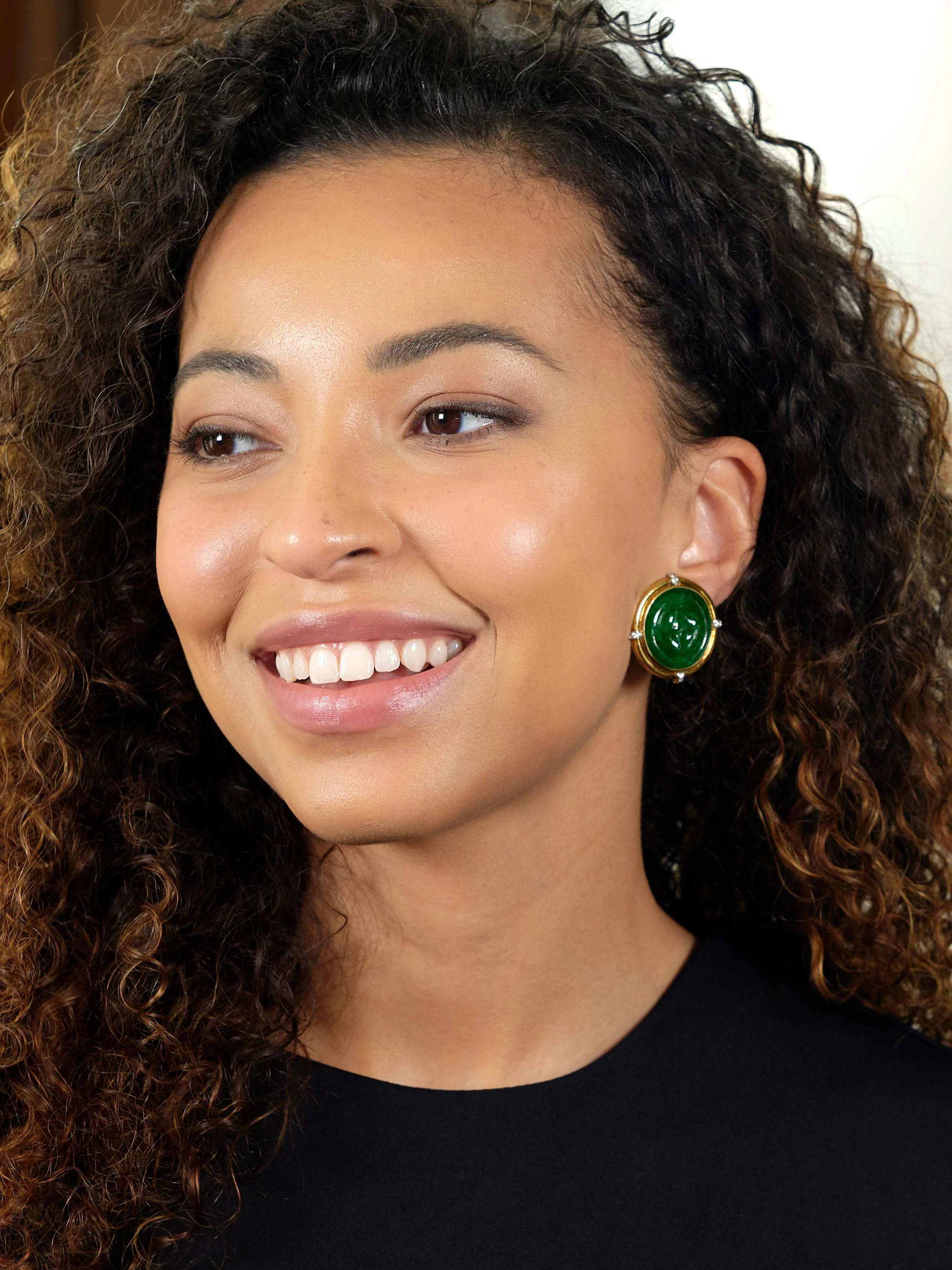 1960's Jade Diamond 18 Karat Two-Tone Gold Star Ear-Clip Earrings - Image 2
