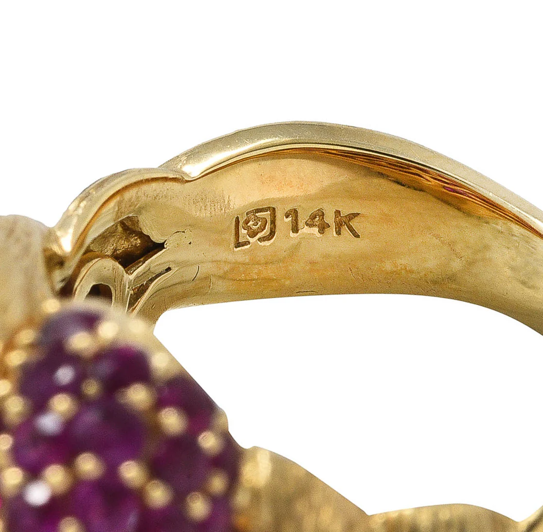 1960's Modern 5.00 CTW Pave Ruby 14 Karat Yellow Gold Twisted Knot Ring - Image 8