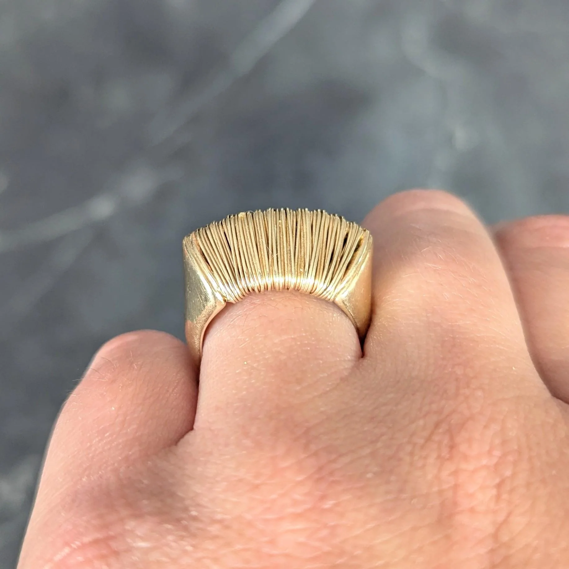 1960's Modernist 18 Karat Yellow Gold Wire Wrapped Domed Vintage Ring - Image 16