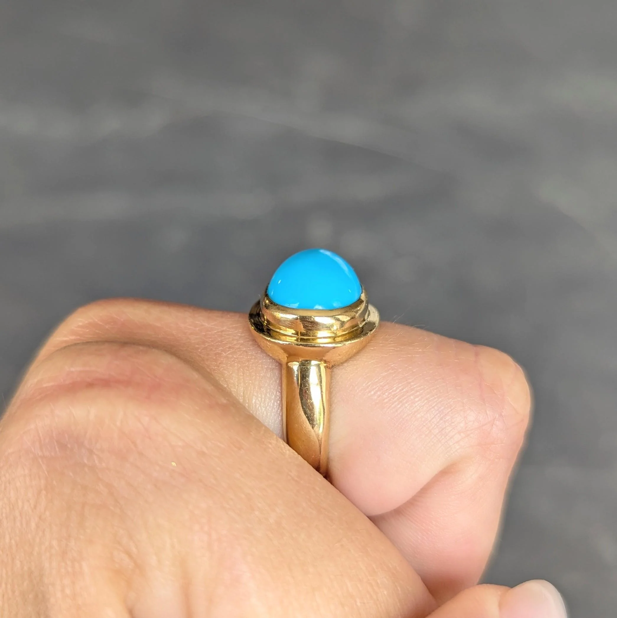 1960's Robin's Egg Turquoise 18 Karat Yellow Gold Vintage Cabochon Ring - Image 8
