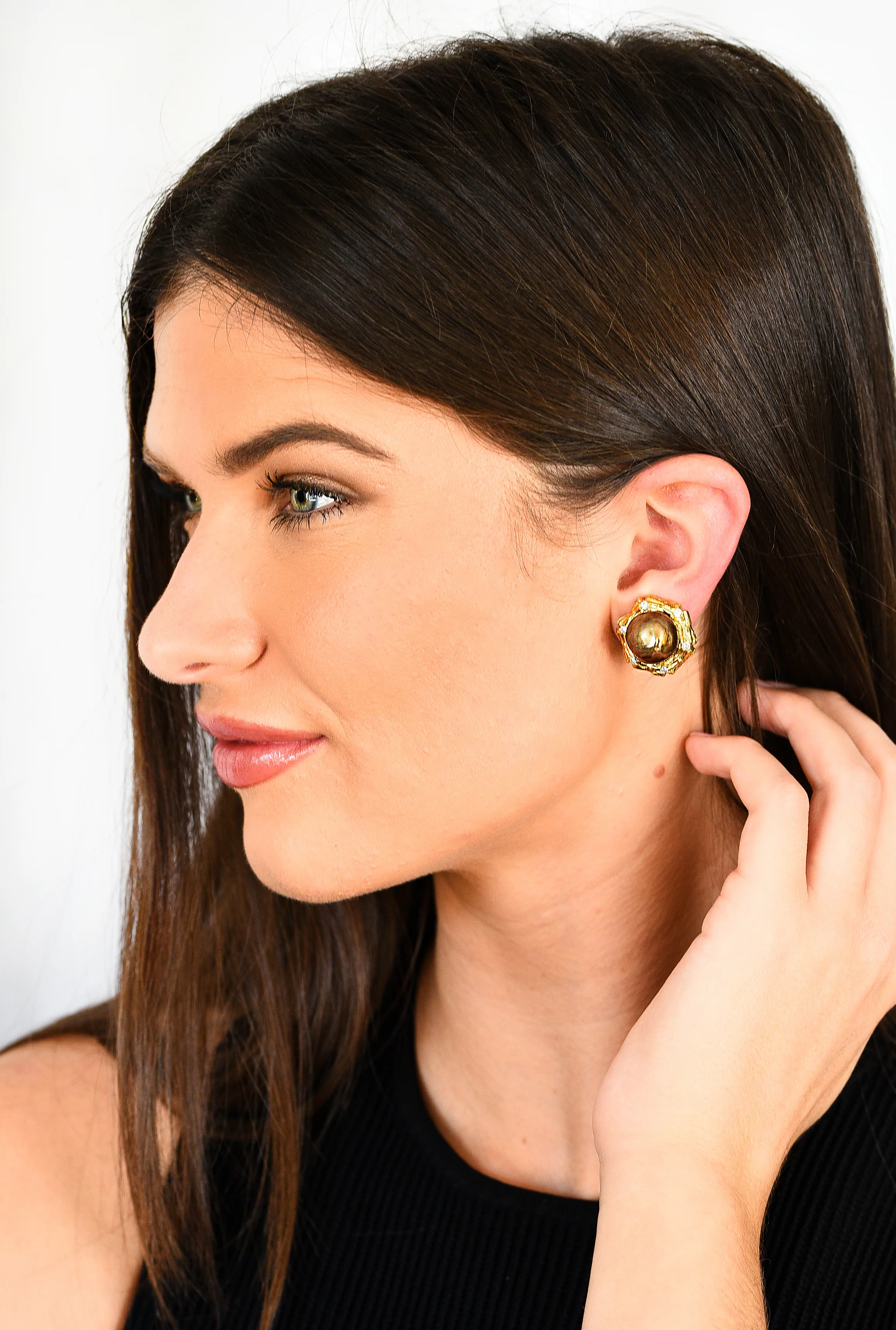 1960's Tahitian Pearl Diamond 14 Karat Yellow Gold Bamboo Vintage Ear-Clip Earrings - Image 4