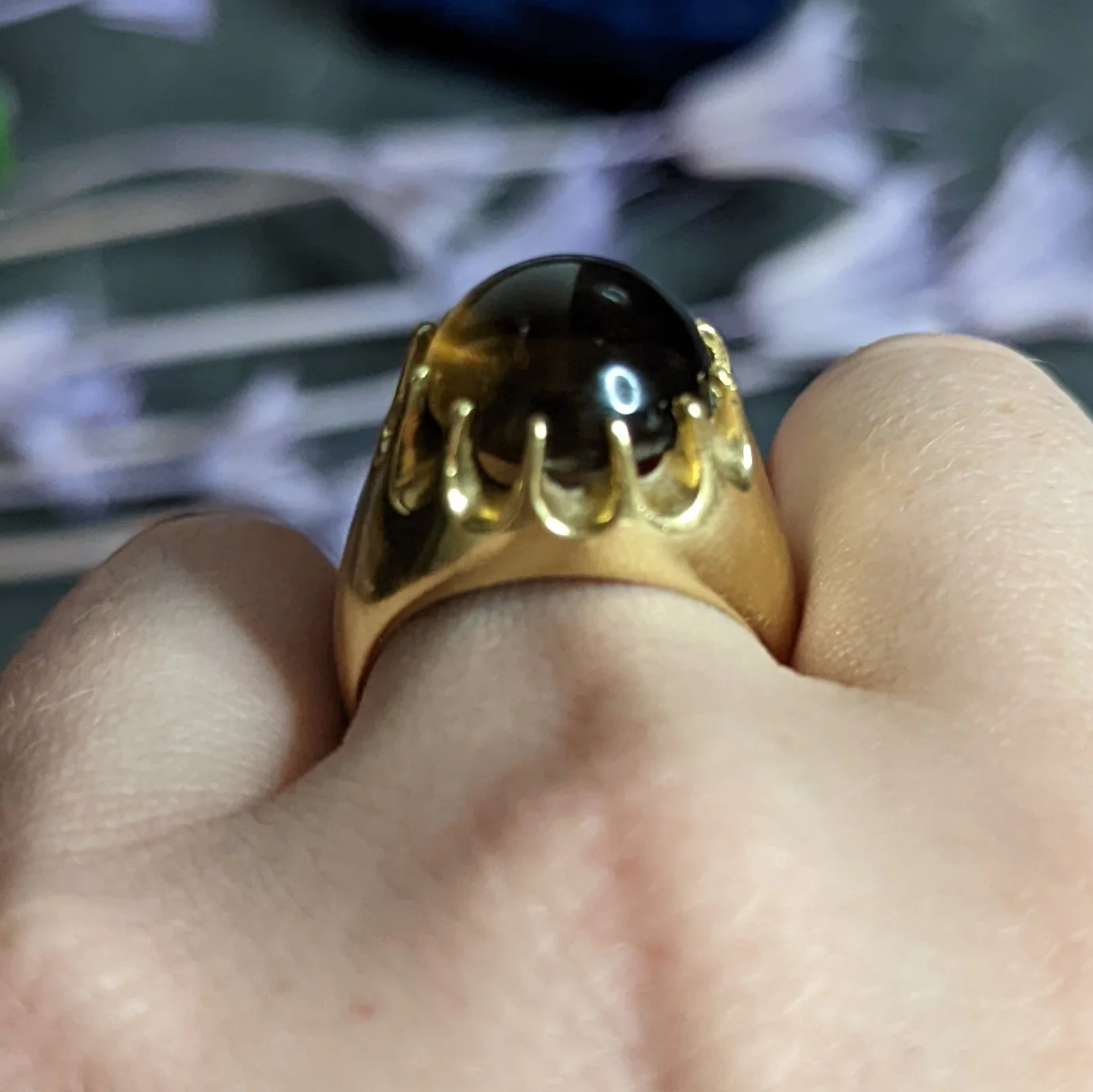 1960's Vintage Star Quartz 18 Karat Gold Belcher Set Statement Ring - Image 9