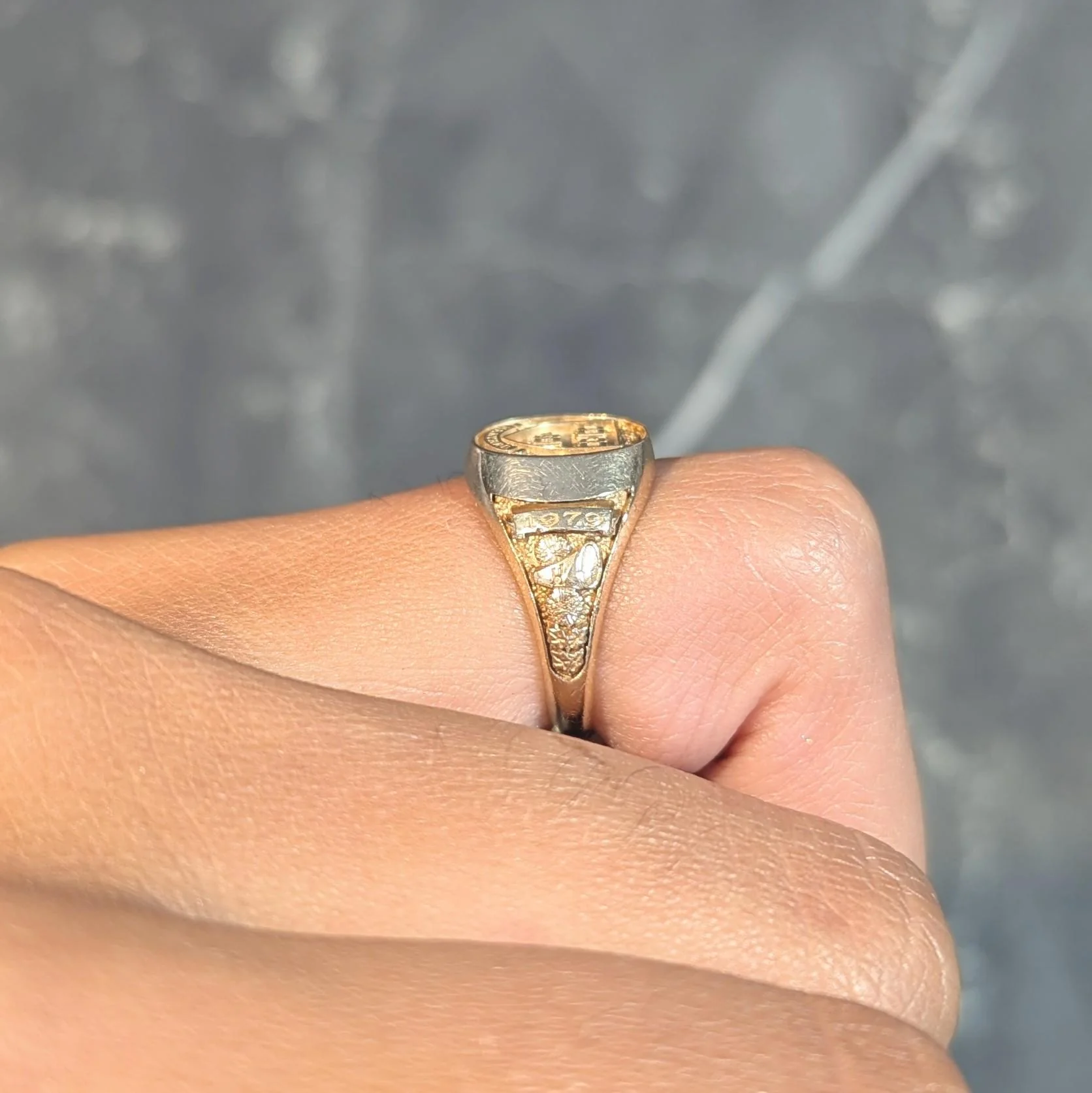 1979 14 Karat Yellow Gold Vintage Harvard Intaglio Signet Class Unisex Ring - Image 15