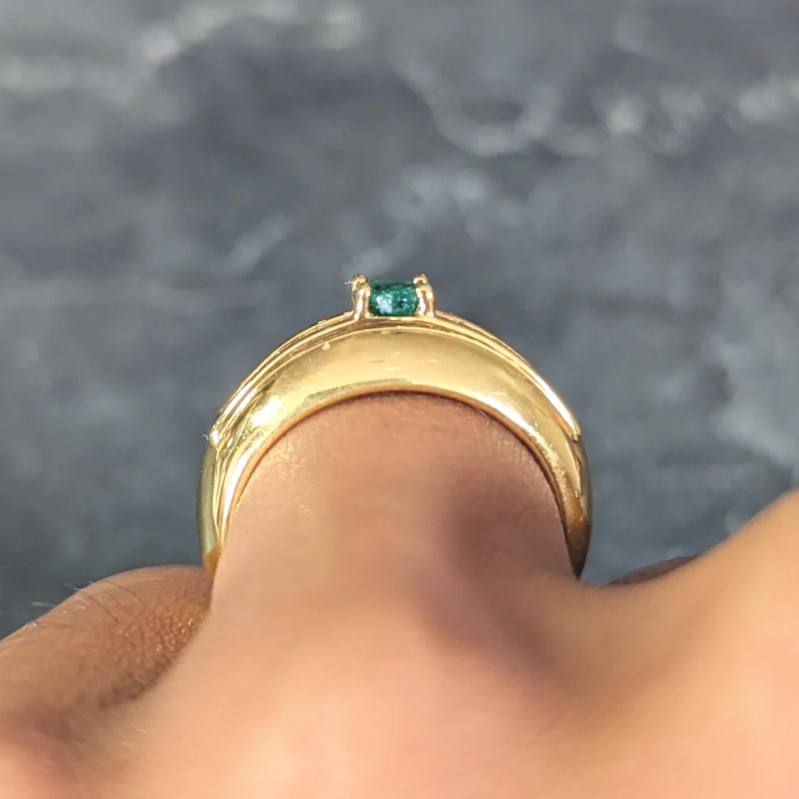 1980's 1.00 CTW Emerald Diamond 18 Karat Yellow Gold Vintage Gemstone Ring - Image 13