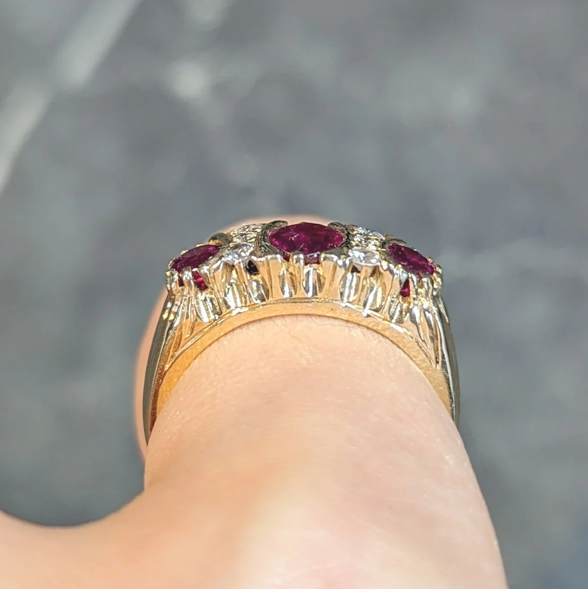 1980's 1.25 CTW Ruby Diamond 18 Karat Yellow Gold Vintage Band Ring - Image 13