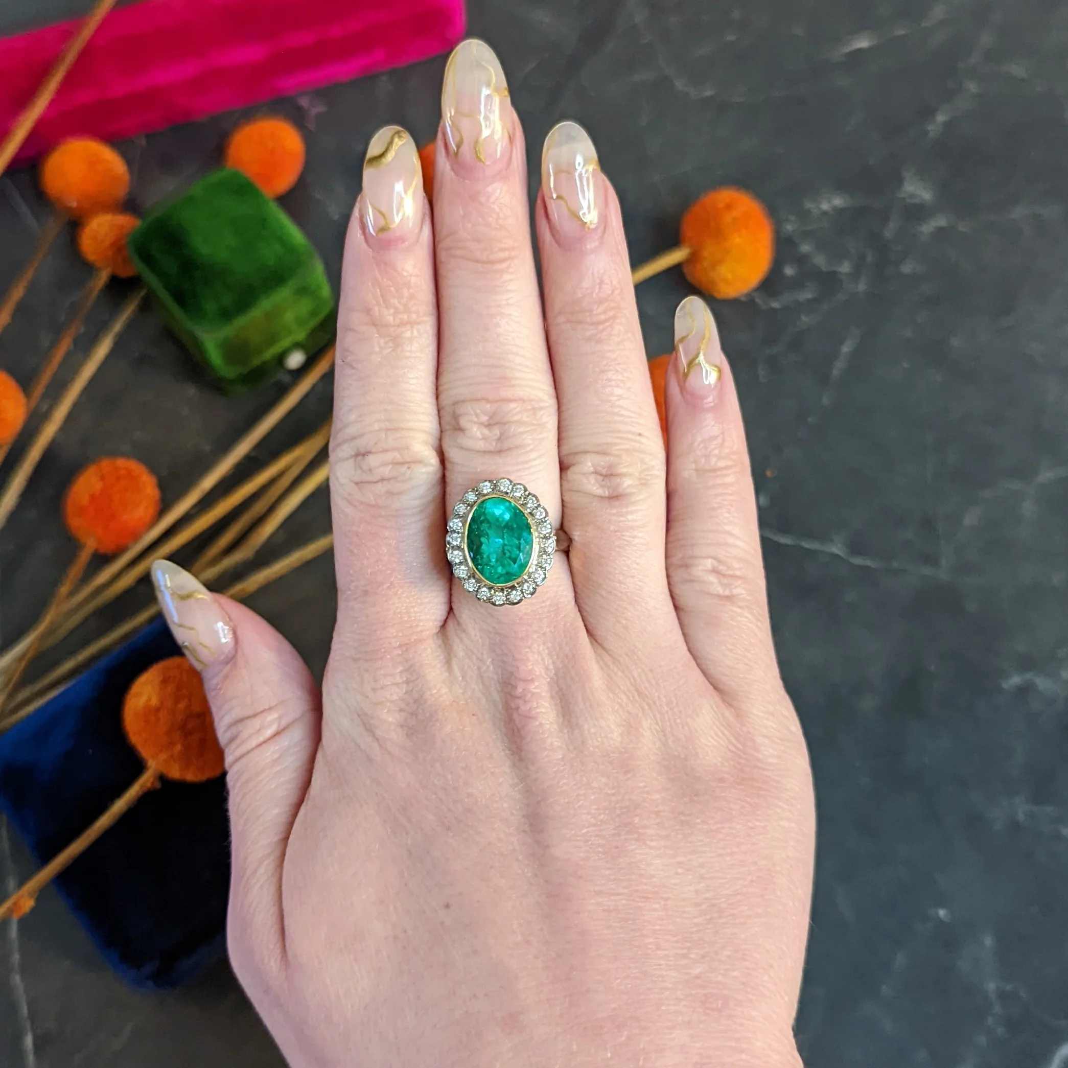 1980's 6.40 CTW Colombian Emerald Diamond 18 Karat Two-Tone Gold Cluster Vintage Ring GIA - Image 11