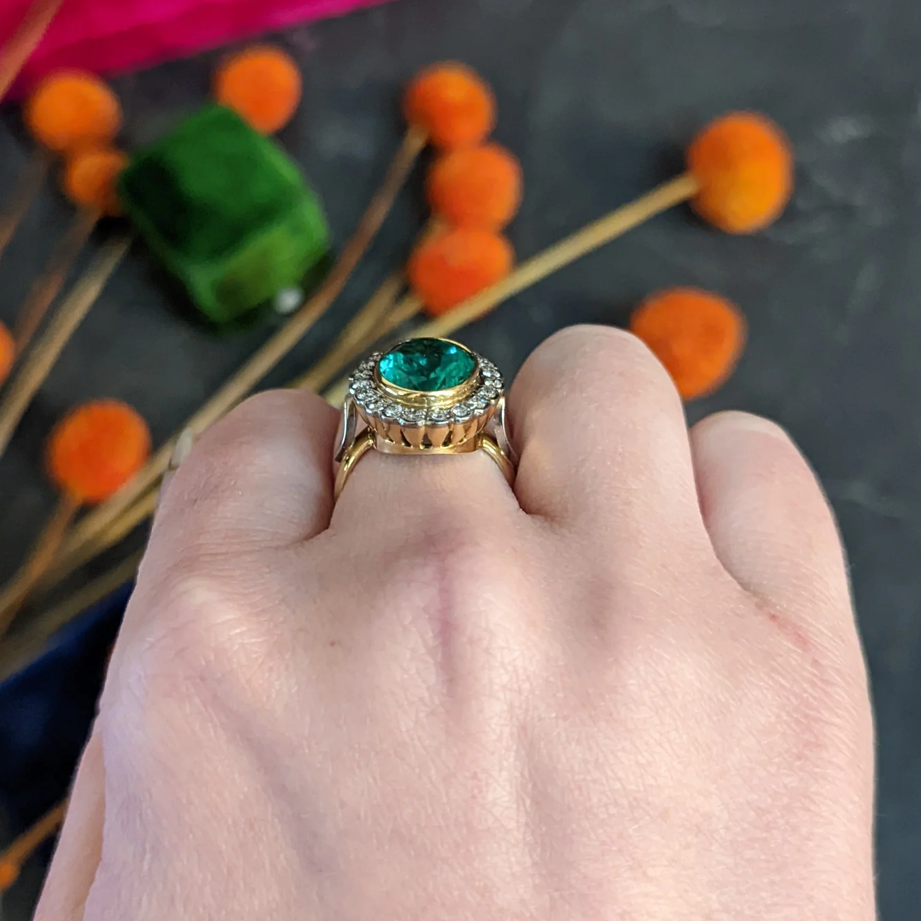 1980's 6.40 CTW Colombian Emerald Diamond 18 Karat Two-Tone Gold Cluster Vintage Ring GIA - Image 13