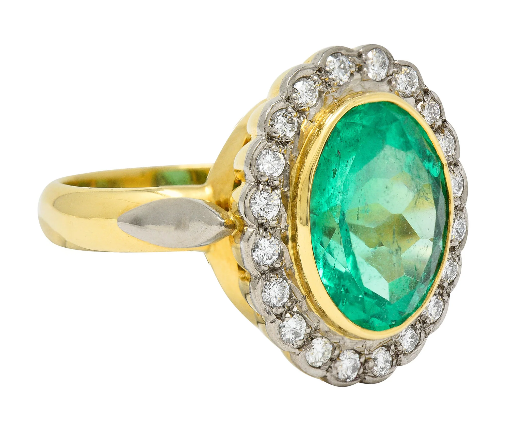 1980's 6.40 CTW Colombian Emerald Diamond 18 Karat Two-Tone Gold Cluster Vintage Ring GIA - Image 3