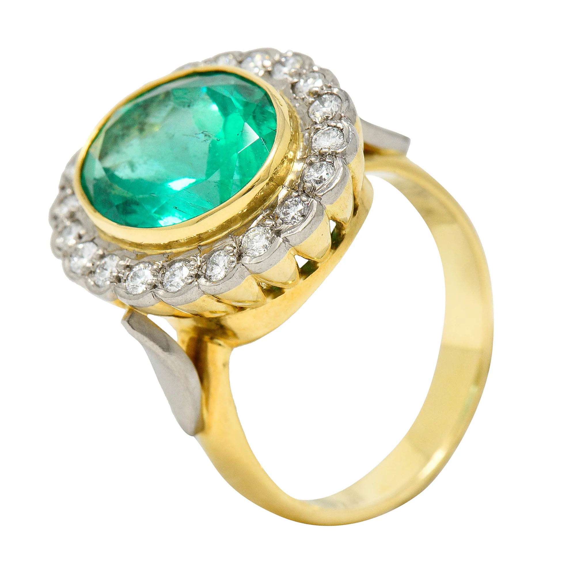 1980's 6.40 CTW Colombian Emerald Diamond 18 Karat Two-Tone Gold Cluster Vintage Ring GIA - Image 9