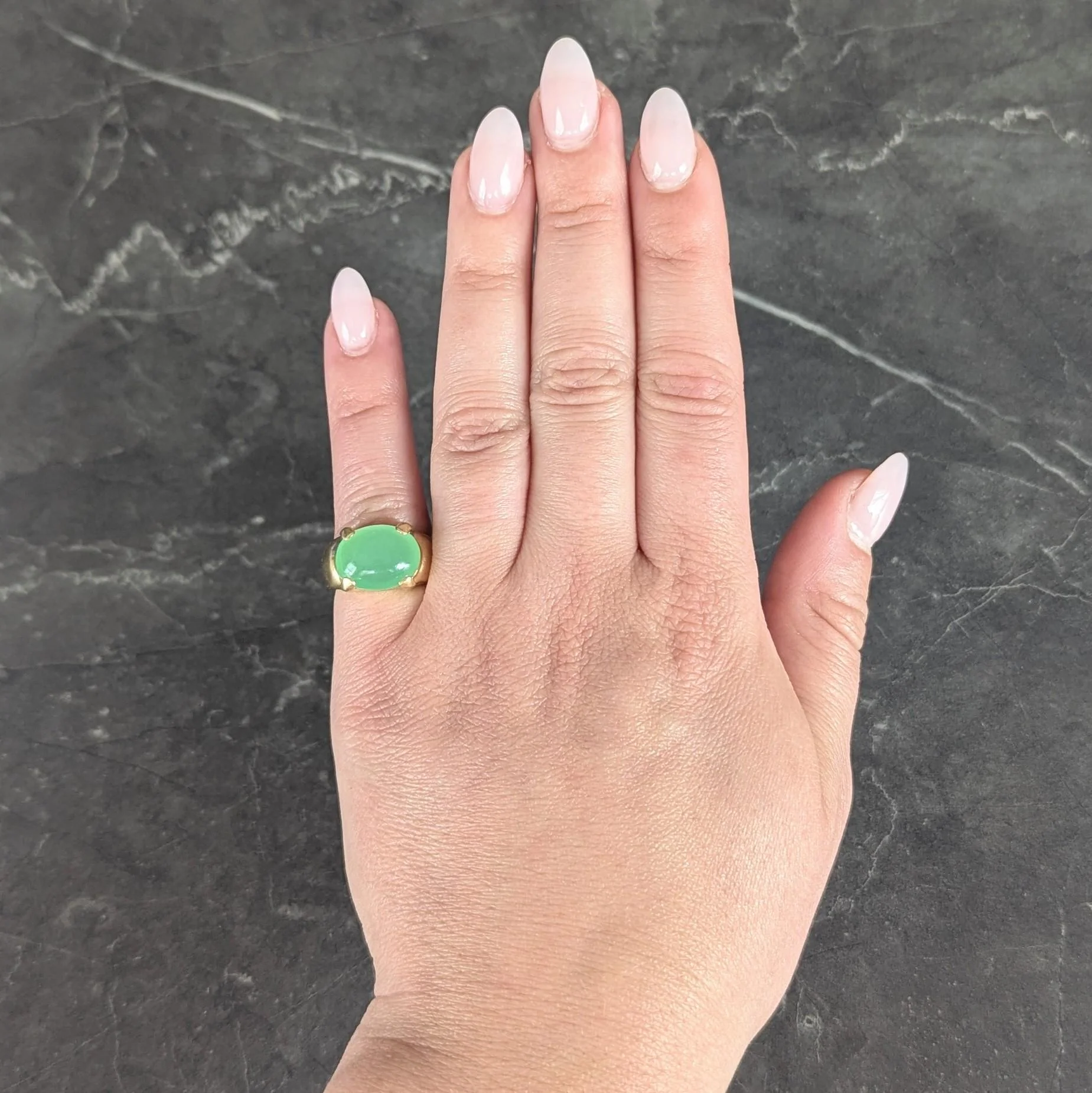 1980's Chrysoprase 18 Karat Yellow Gold Vintage Gemstone Ring - Image 9