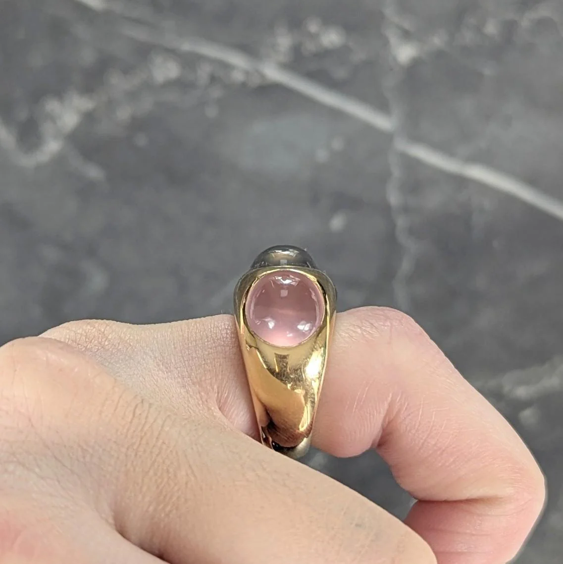 1980's Rose Quartz Chalcedony Quartz 18 Karat Yellow Gold Vintage Three Stone Bubble Ring - Image 10