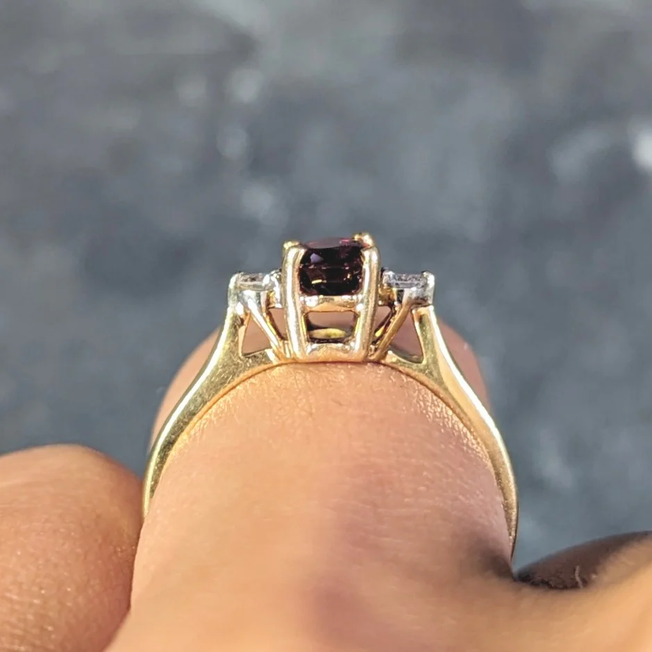 1990's 0.98 CTW Ruby Diamond 18 Karat Yellow Gold Three Stone Vintage Ring - Image 13