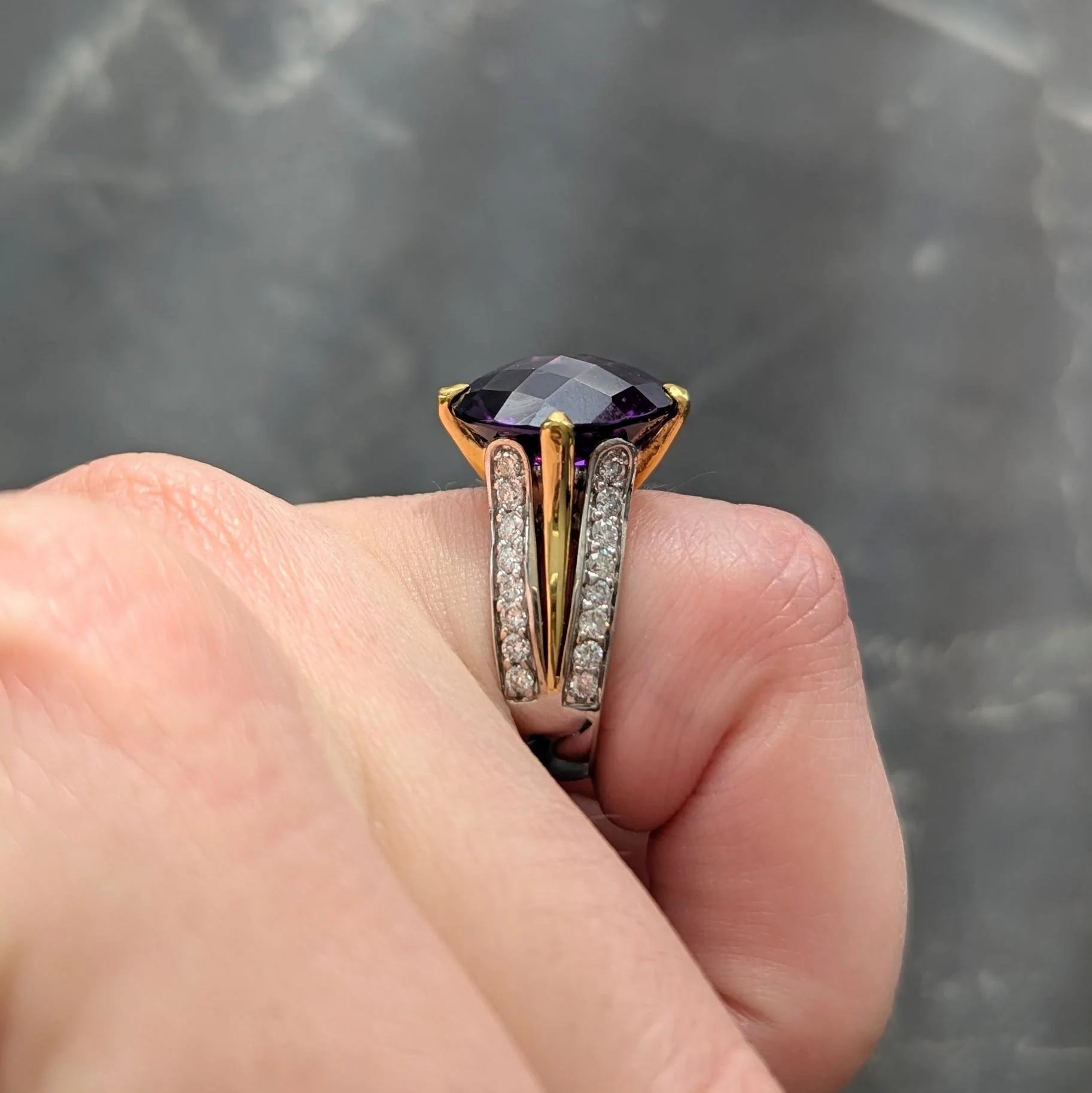2000's Amethyst Diamond 18 Karat Two-Tone Gold Checkerboard Cocktail Ring - Image 9