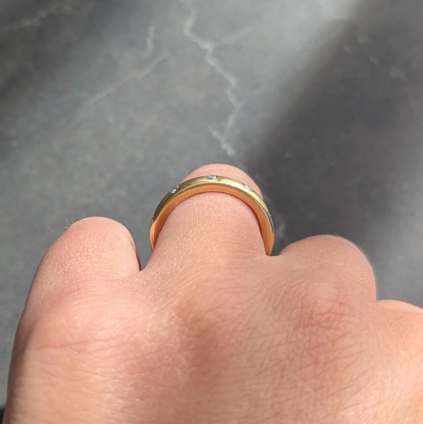 2000's Diamond 18 Karat Yellow Gold Flush Set Band Ring - Image 8