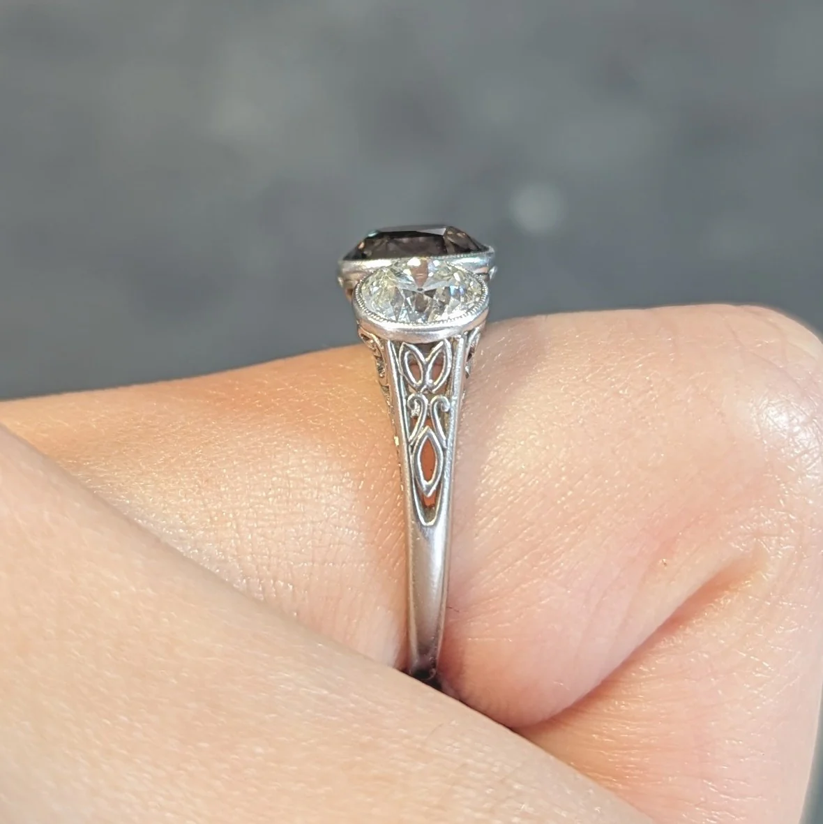 Antique 3.30 CTW Color-Change Ceylon Alexandrite Diamond Platinum Scrolling Three Stone Ring GIA - Image 15
