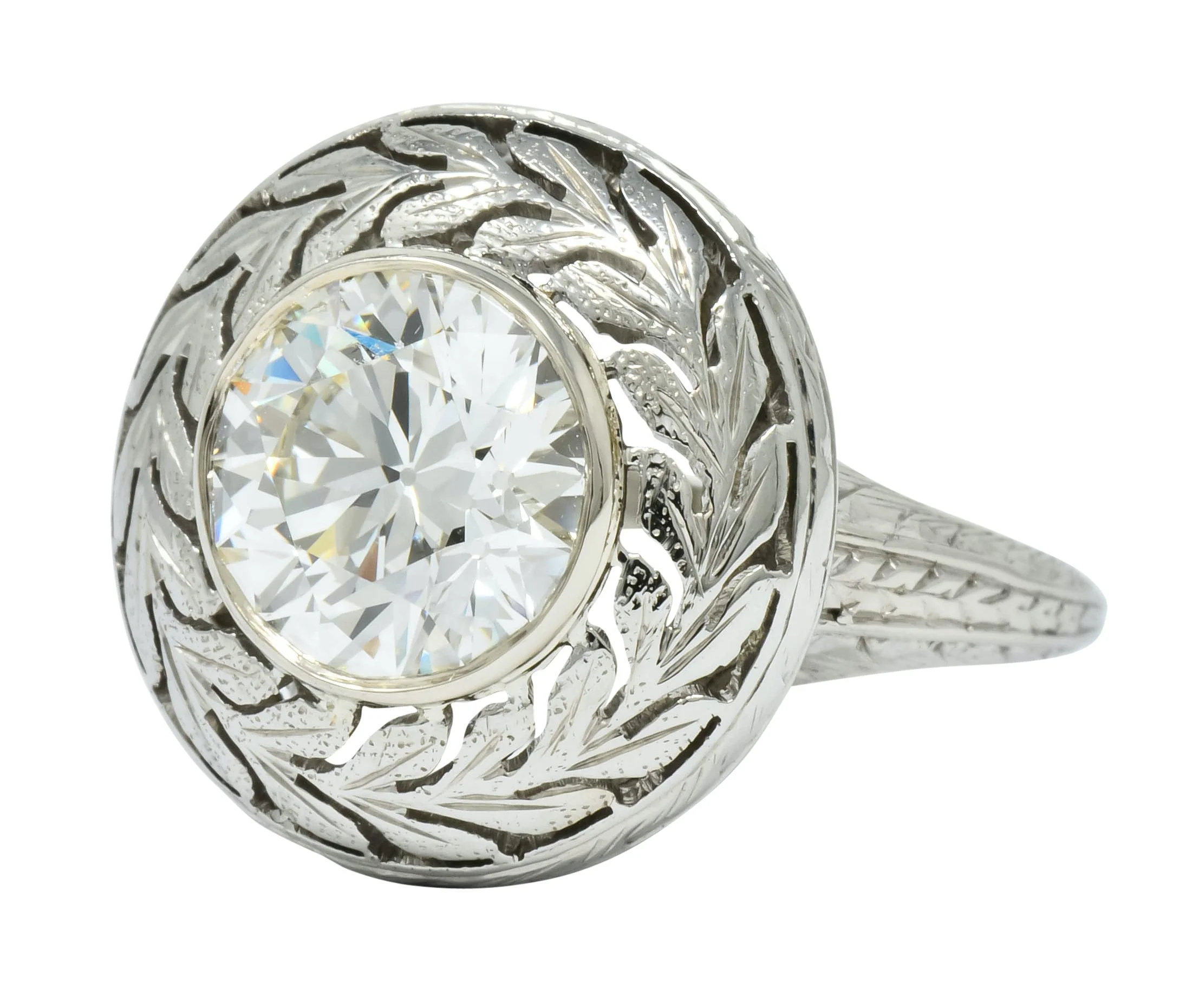 Art Deco 1.85 CTW Diamond 18 Karat White Gold Laurel Vintage Ring - Image 6