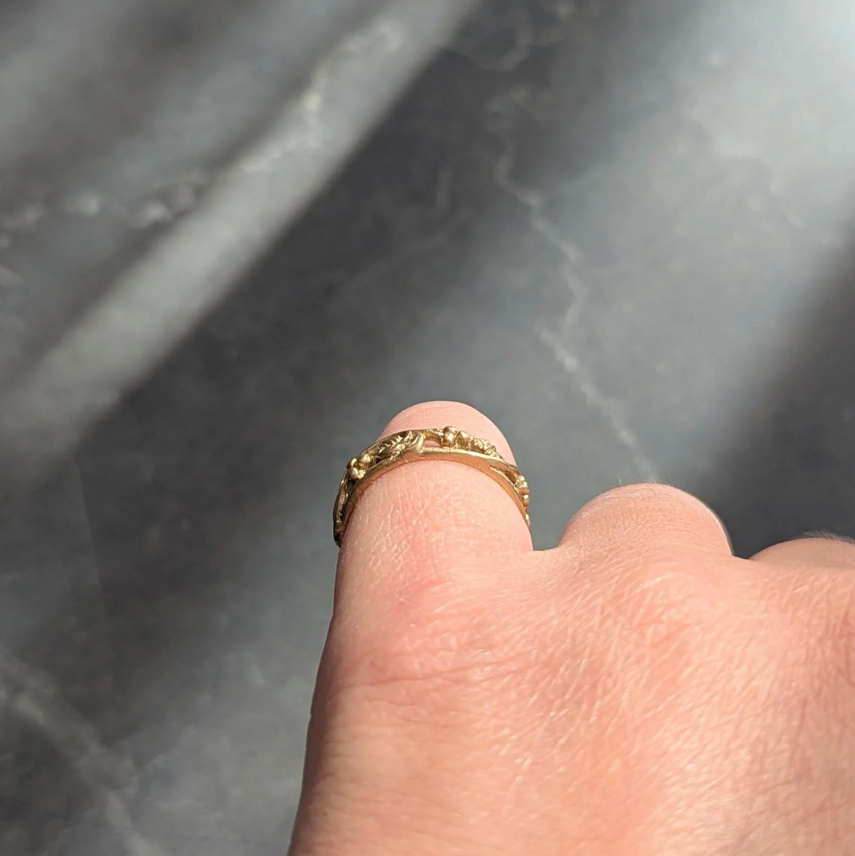 Art Nouveau 14 Karat Yellow Gold Antique Scrolling Berry Vine Band Ring - Image 8