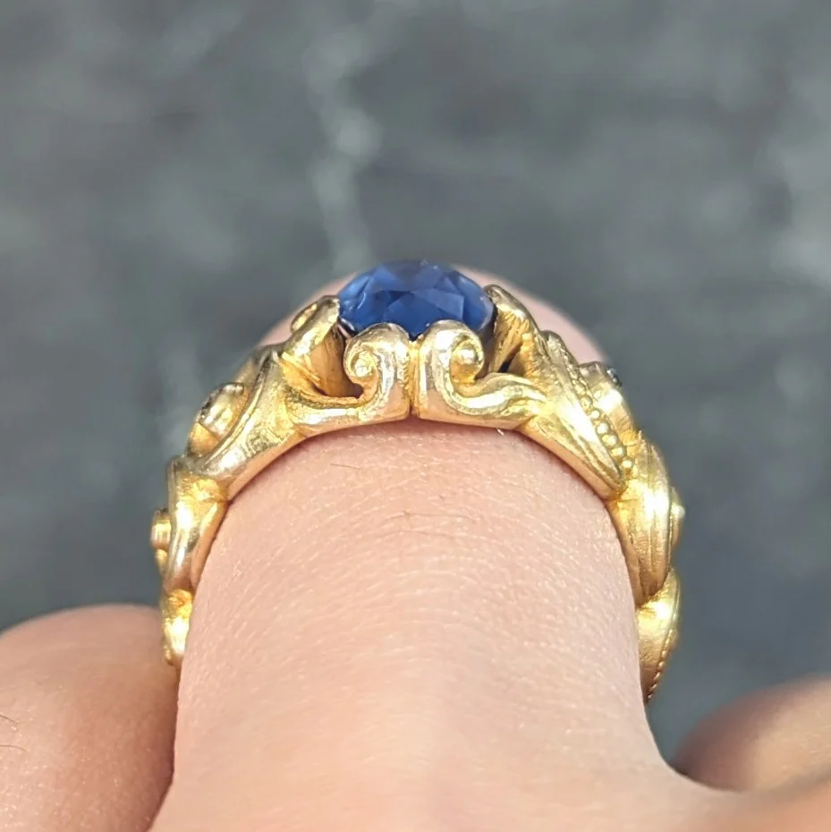 Art Nouveau 2.25 CTW Sapphire Diamond 18 Karat Yellow Gold Antique Unisex Swirl Ring - Image 15