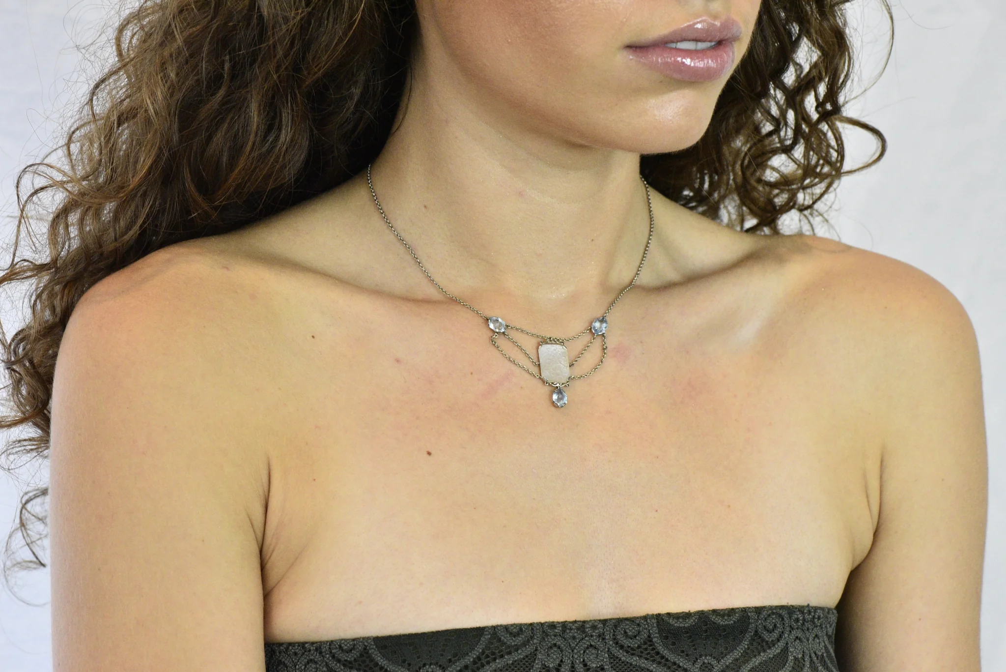Art Nouveau Rock Crystal Mother of Pearl Aquamarine 18 Karat Gold Swag Necklace - Image 8