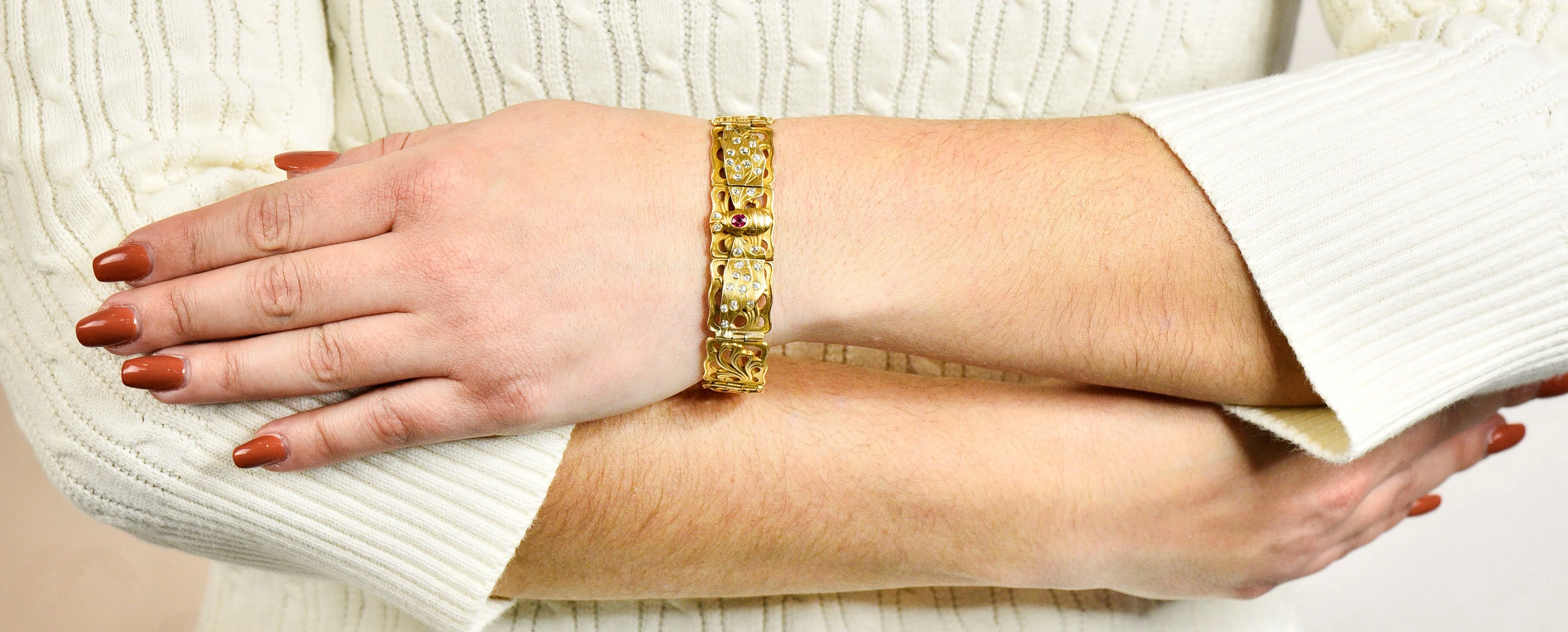 Art Nouveau Ruby Diamond 14 Karat Gold Bee Link Bracelet - Image 13