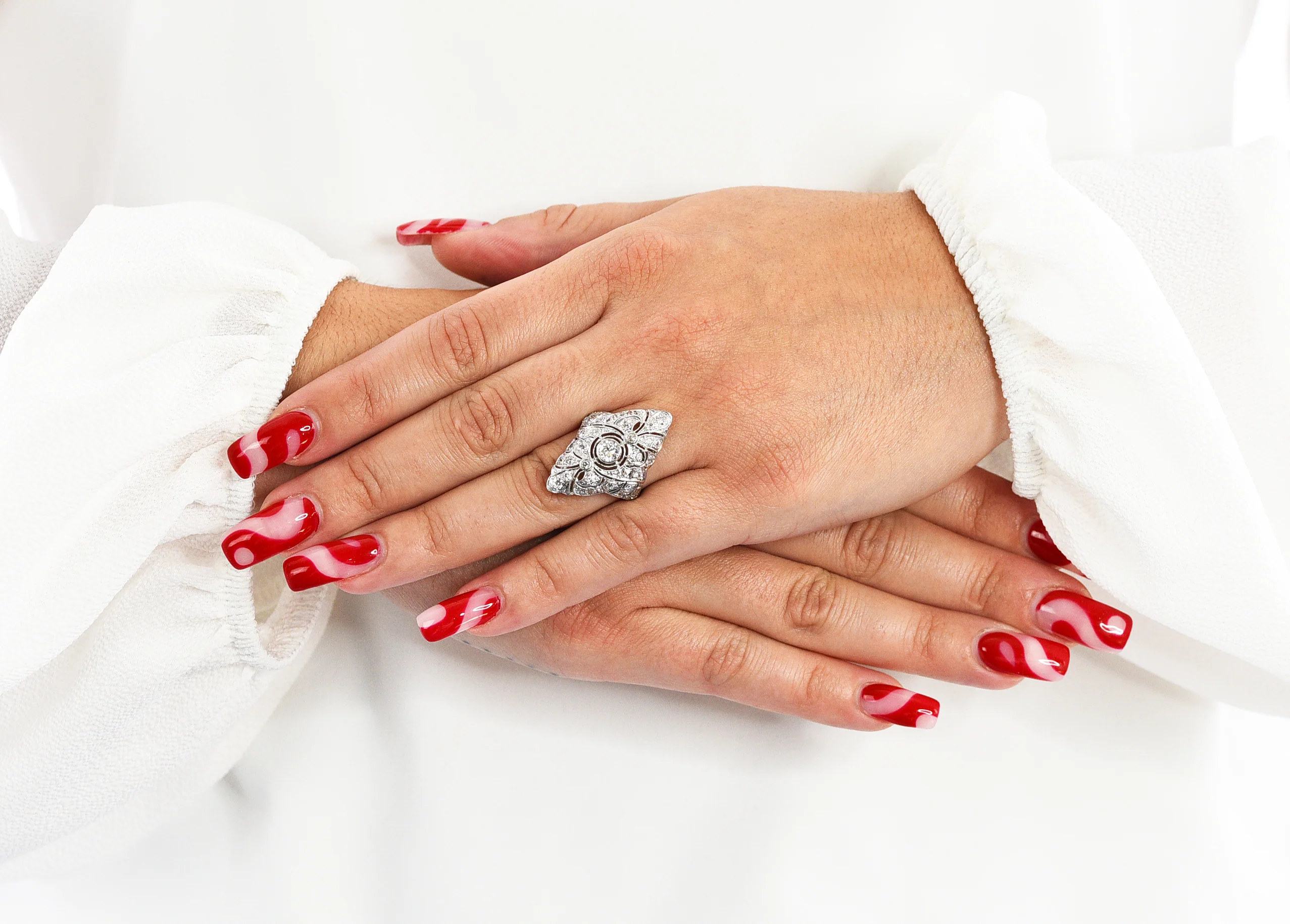 Belle Epoque 1.20 CTW Diamond Platinum-Topped 14 Karat White Gold Ribboned Dinner Ring - Image 10