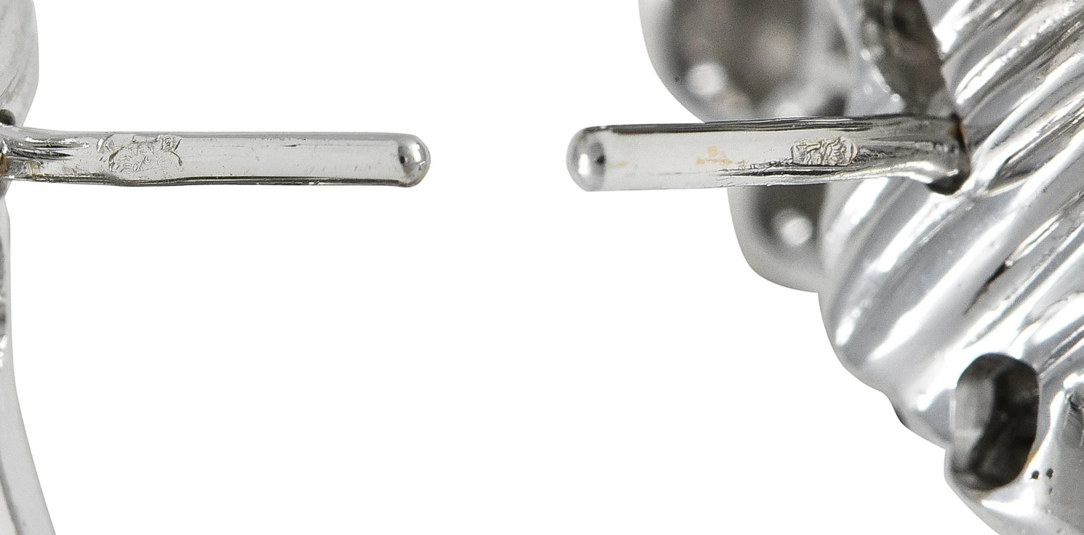 Boucheron French 1990's 18 Karat White Gold Grains De Raisins J Hoop Earrings - Image 6
