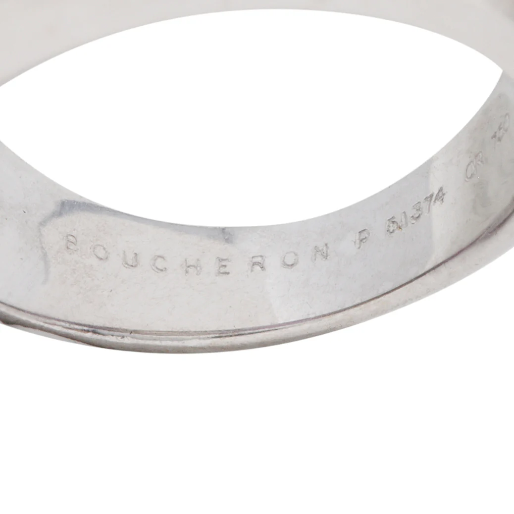 Boucheron French Modernist 5.08 CTW Purple Sapphire Cabochon 18 Karat White Gold Halo Vintage Ring - Image 6