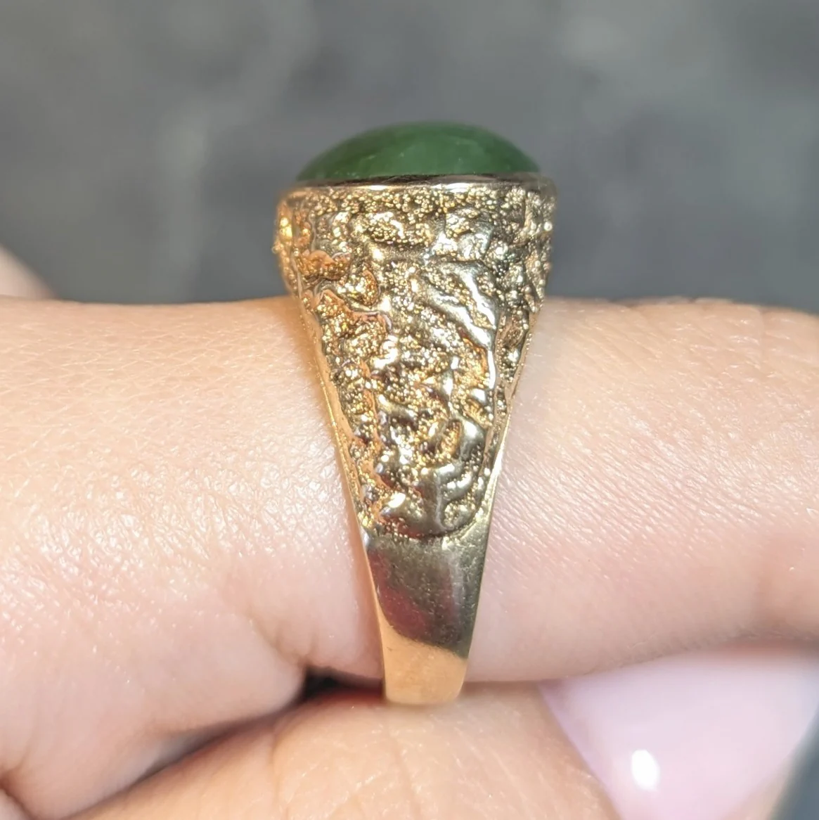 Brutalist Jade Cabochon 10 Karat Yellow Gold Vintage Signet Ring - Image 15