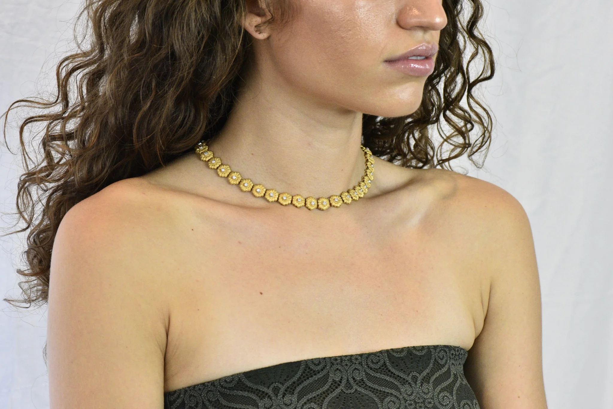 Buccellati 1970's Diamond 18 Karat Gold Flower Necklace - Image 9