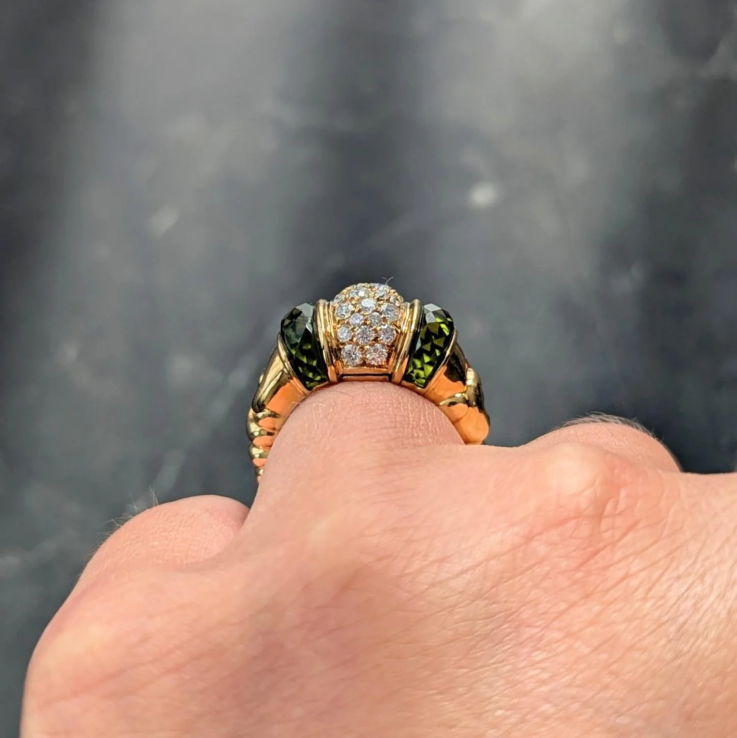 Bulgari 1990 1.16 CTW Diamond Peridot 18 Karat Yellow Gold Vintage Passo Doppio Ring - Image 9