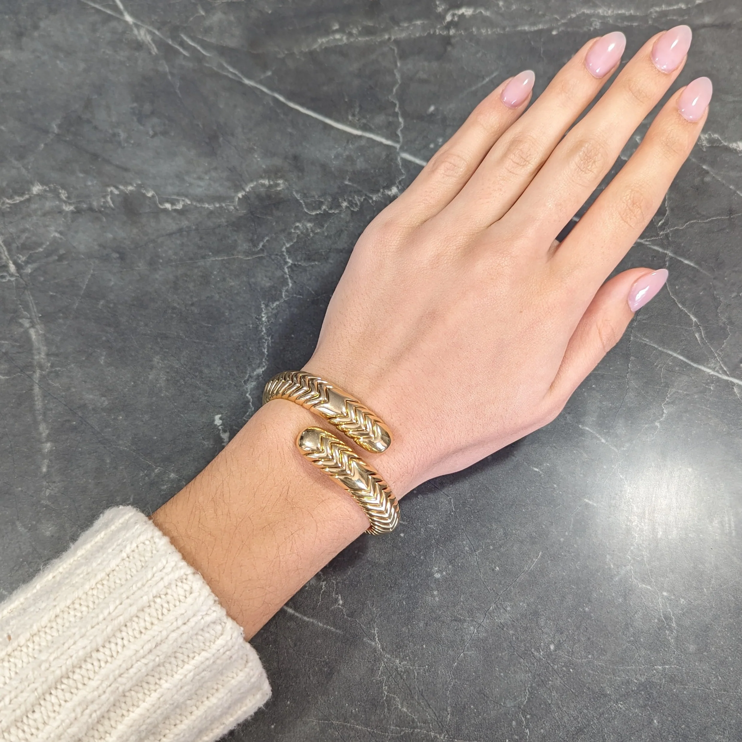 Bulgari 1990's 18 Karat Yellow Gold Chevron Spiga Wrap Vintage Bangle Bracelet - Image 9