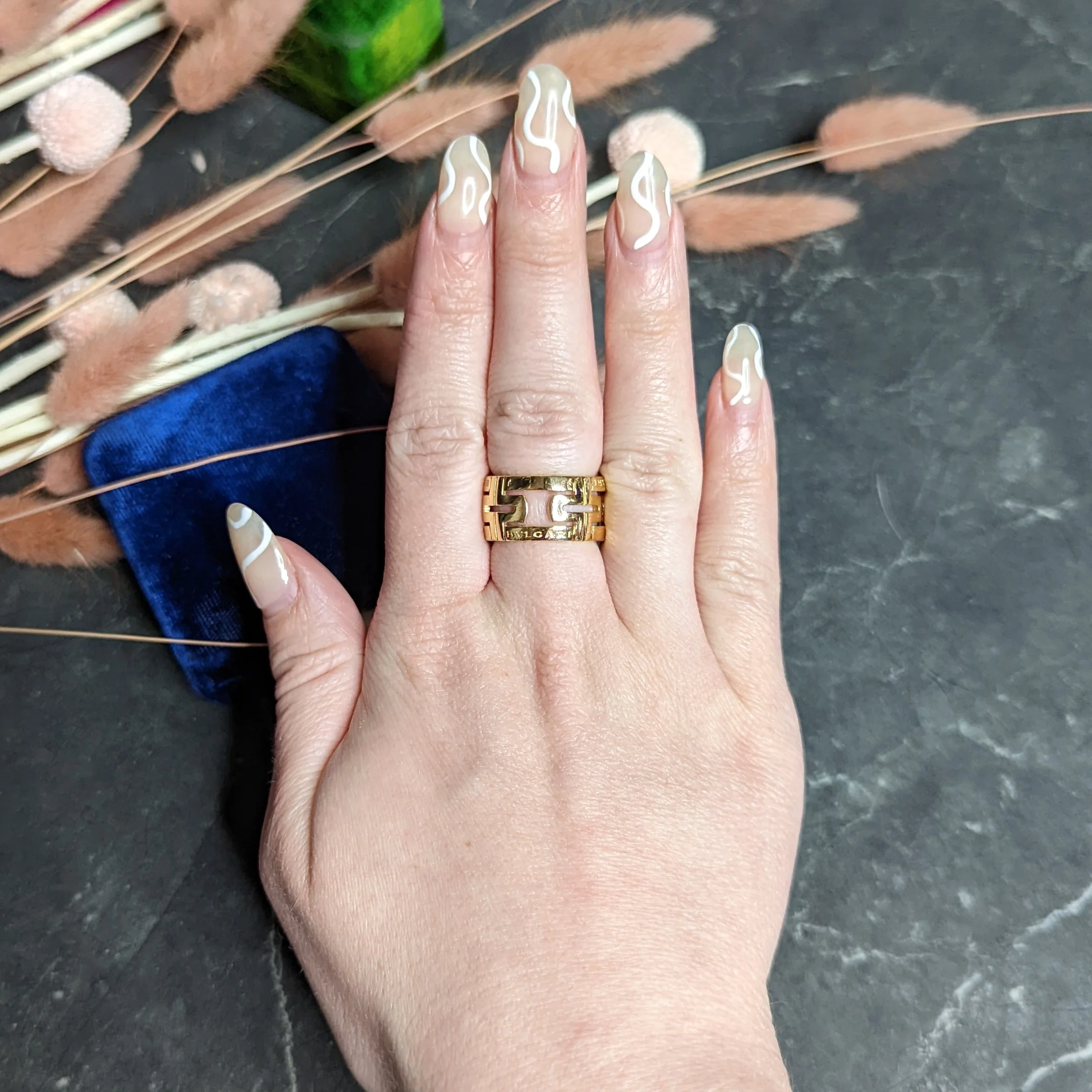 Bulgari Contemporary 18 Karat Gold Parentesi Italian Band Ring - Image 6