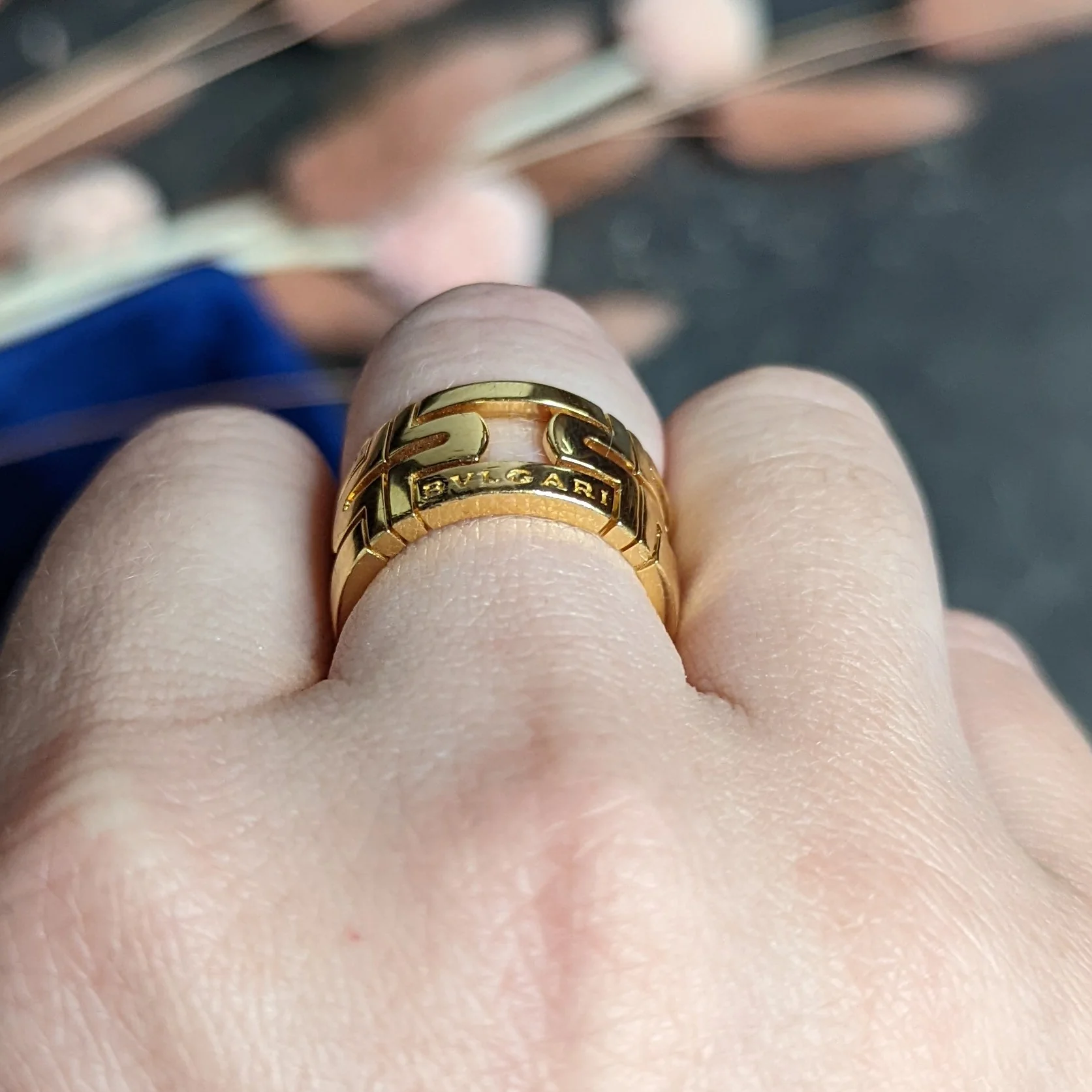 Bulgari Contemporary 18 Karat Gold Parentesi Italian Band Ring - Image 8