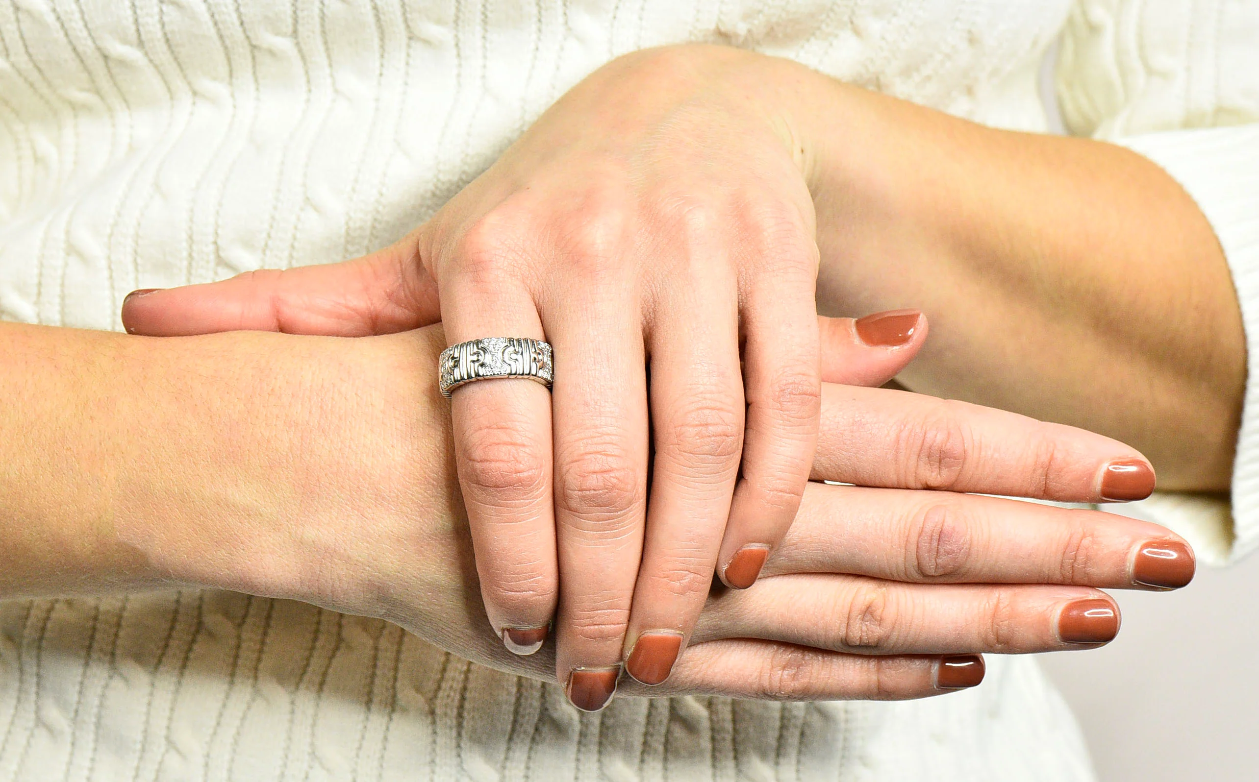 Bulgari Diamond 18 Karat White Gold Parentesi Band Ring Circa 1990 - Image 10